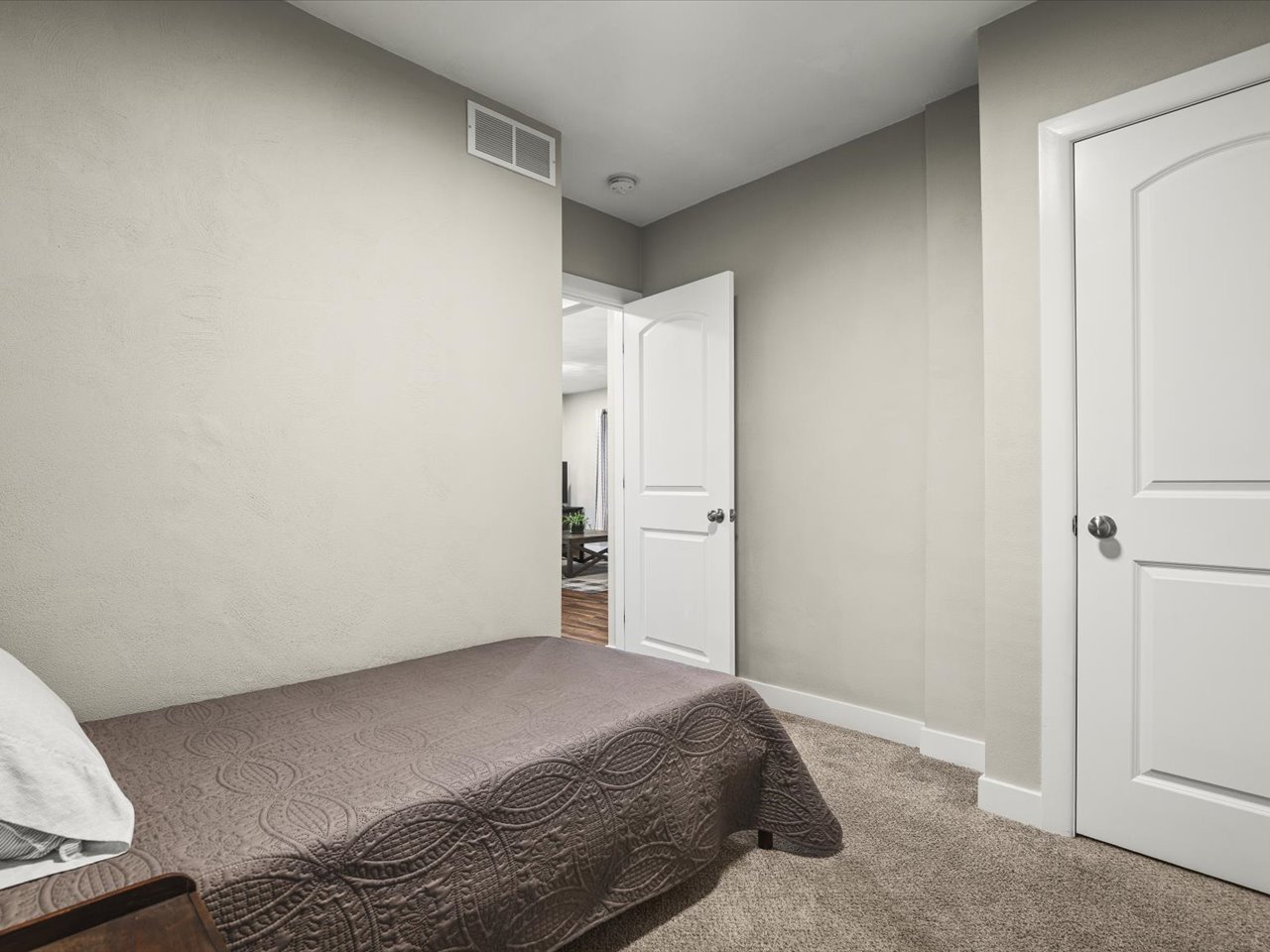 813 Harlem Road Property Photo 14
