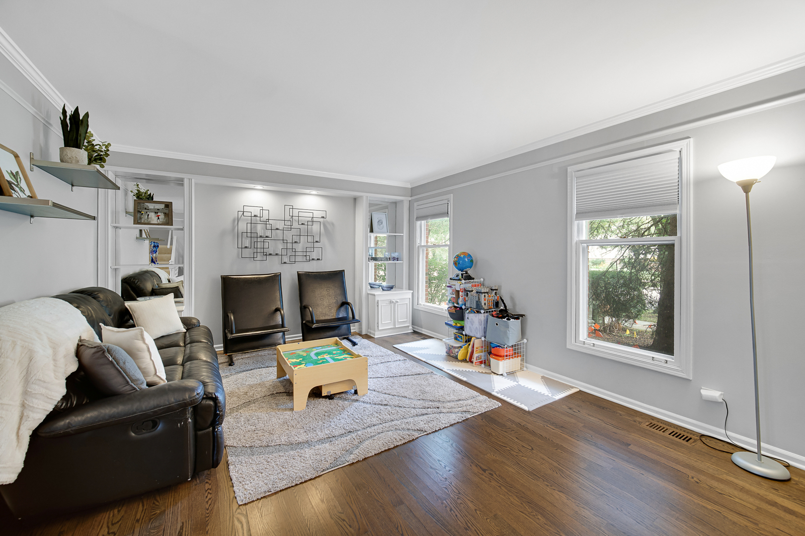 9054 Forestview Road Property Photo 3