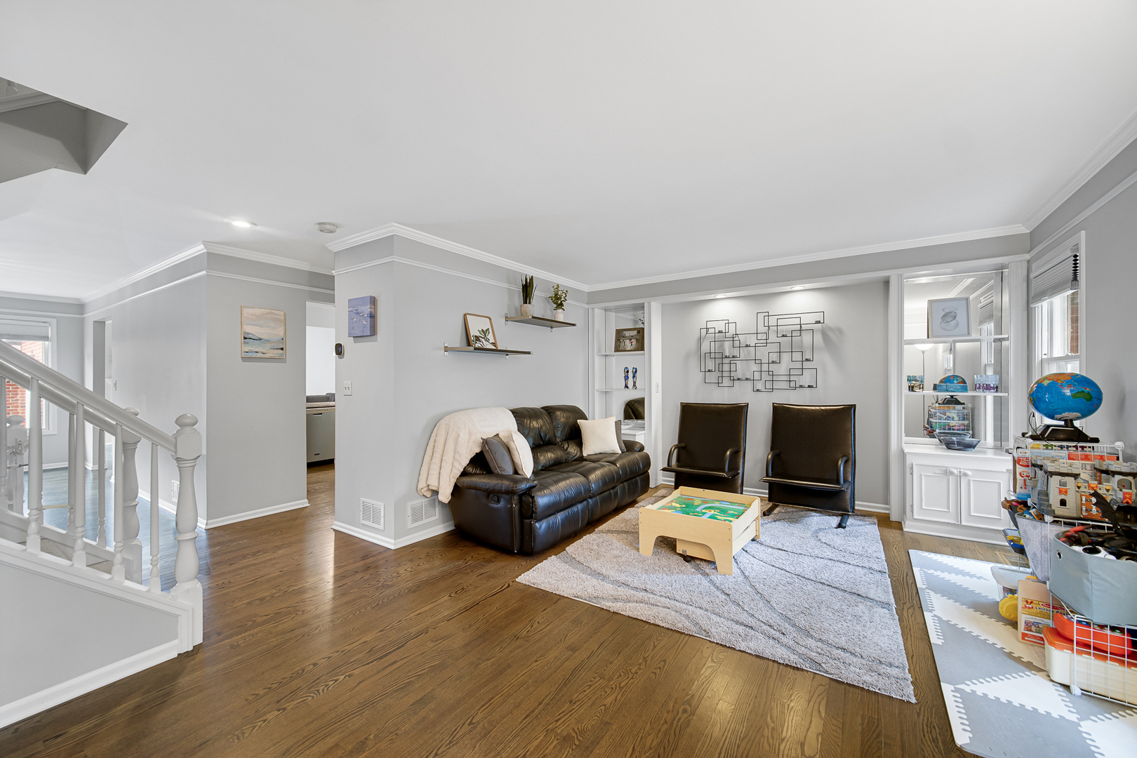 9054 Forestview Road Property Photo 4