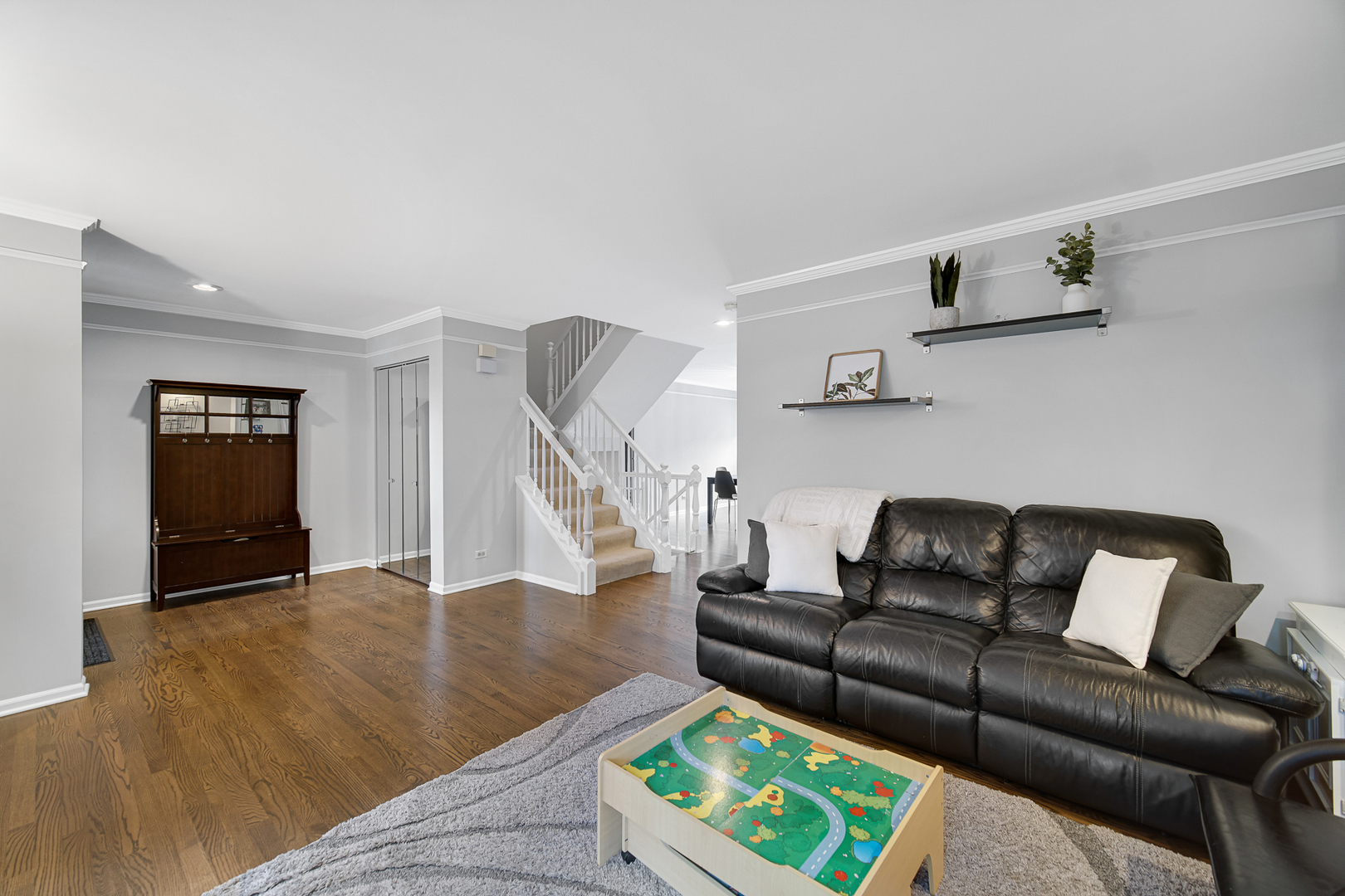9054 Forestview Road Property Photo 5