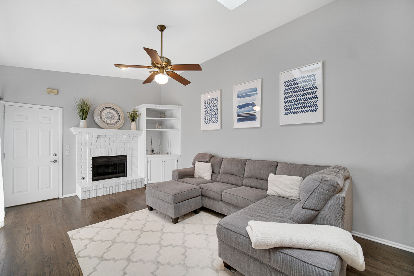 9054 Forestview Road Property Photo 15