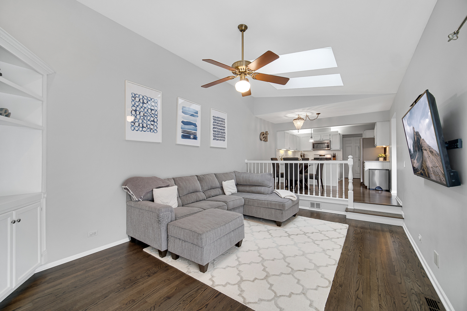 9054 Forestview Road Property Photo 16