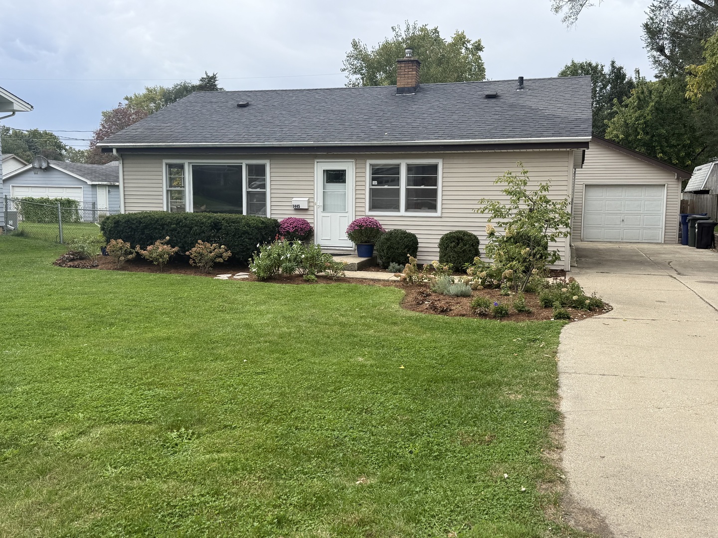 1445 N Webster Street Property Photo 1