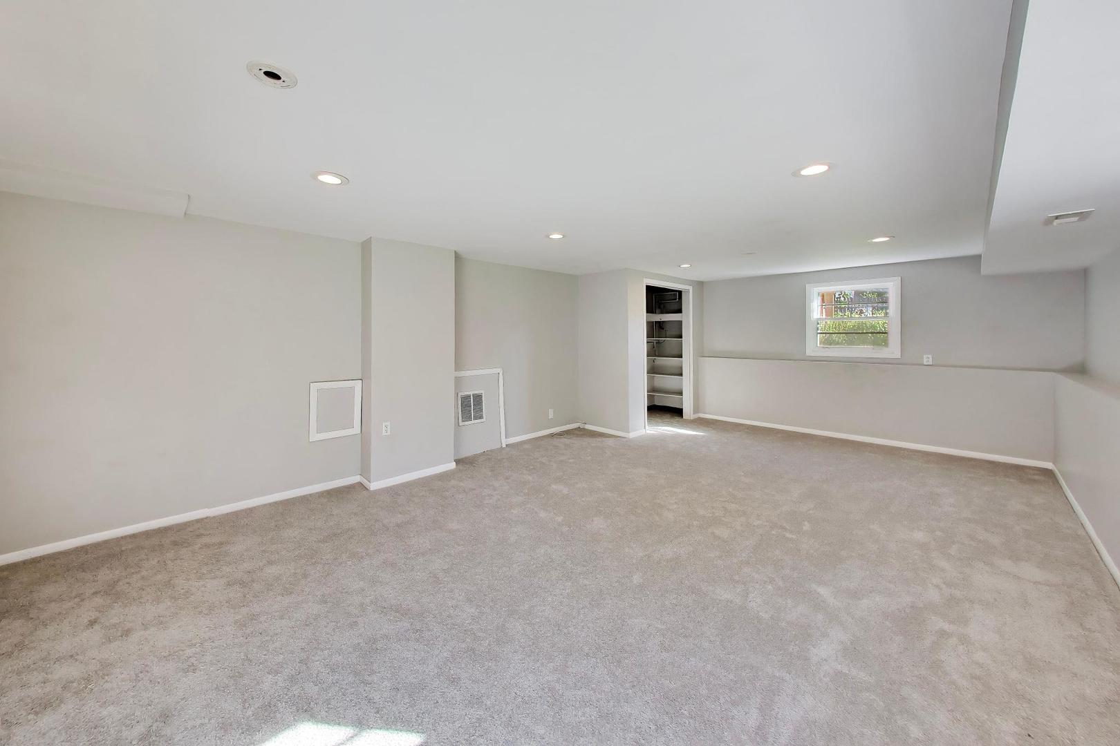 1445 N Webster Street Property Photo 25