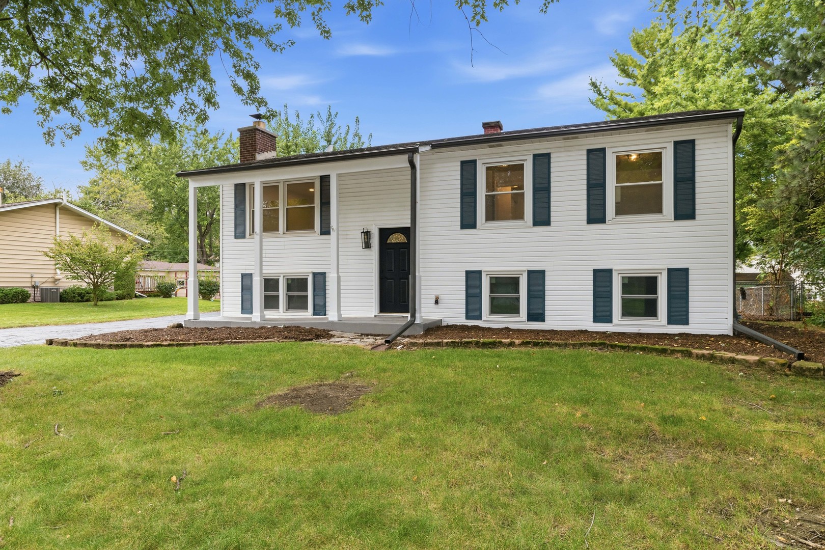 30w234 Claymore Lane Property Photo 2