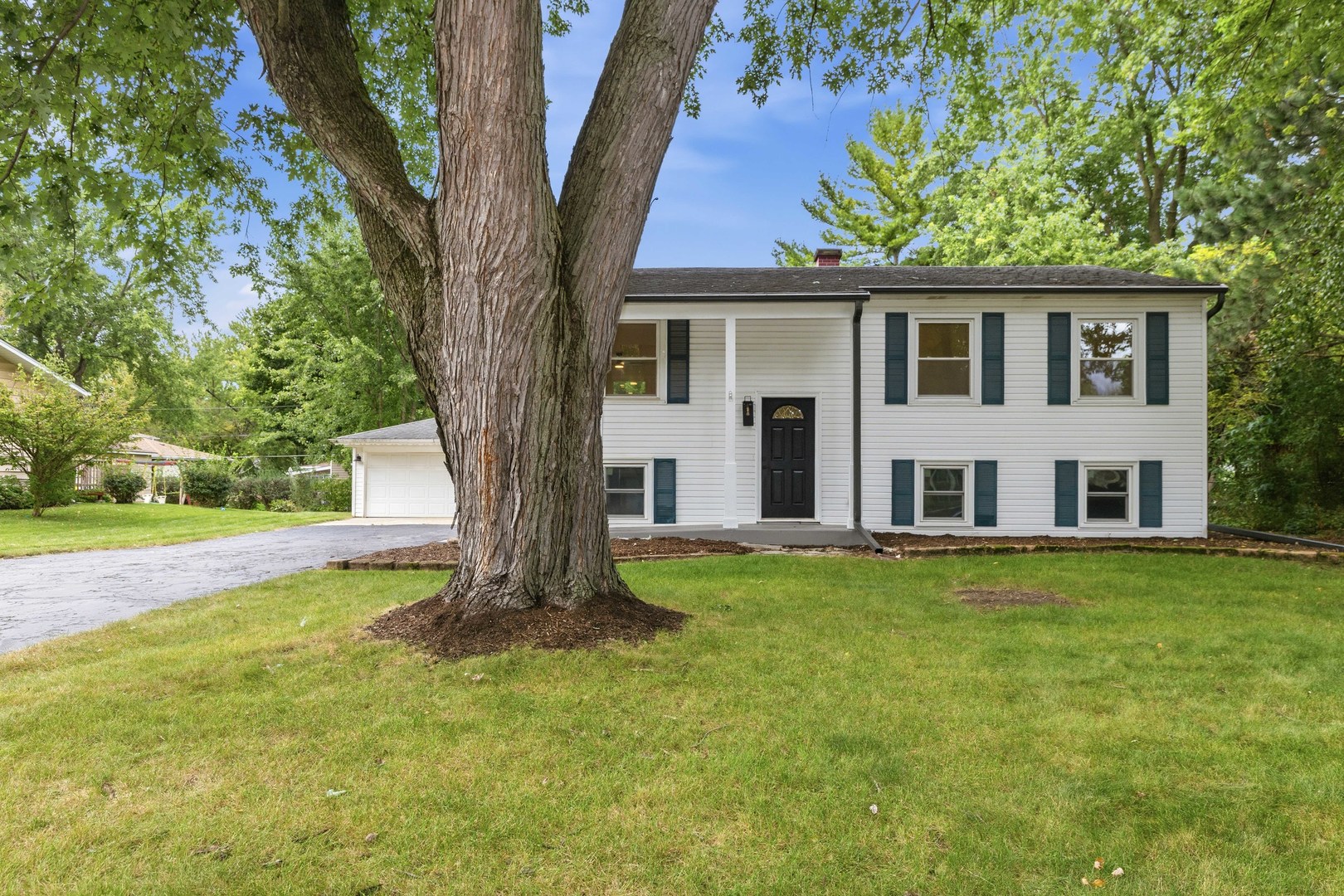 30w234 Claymore Lane Property Photo 3