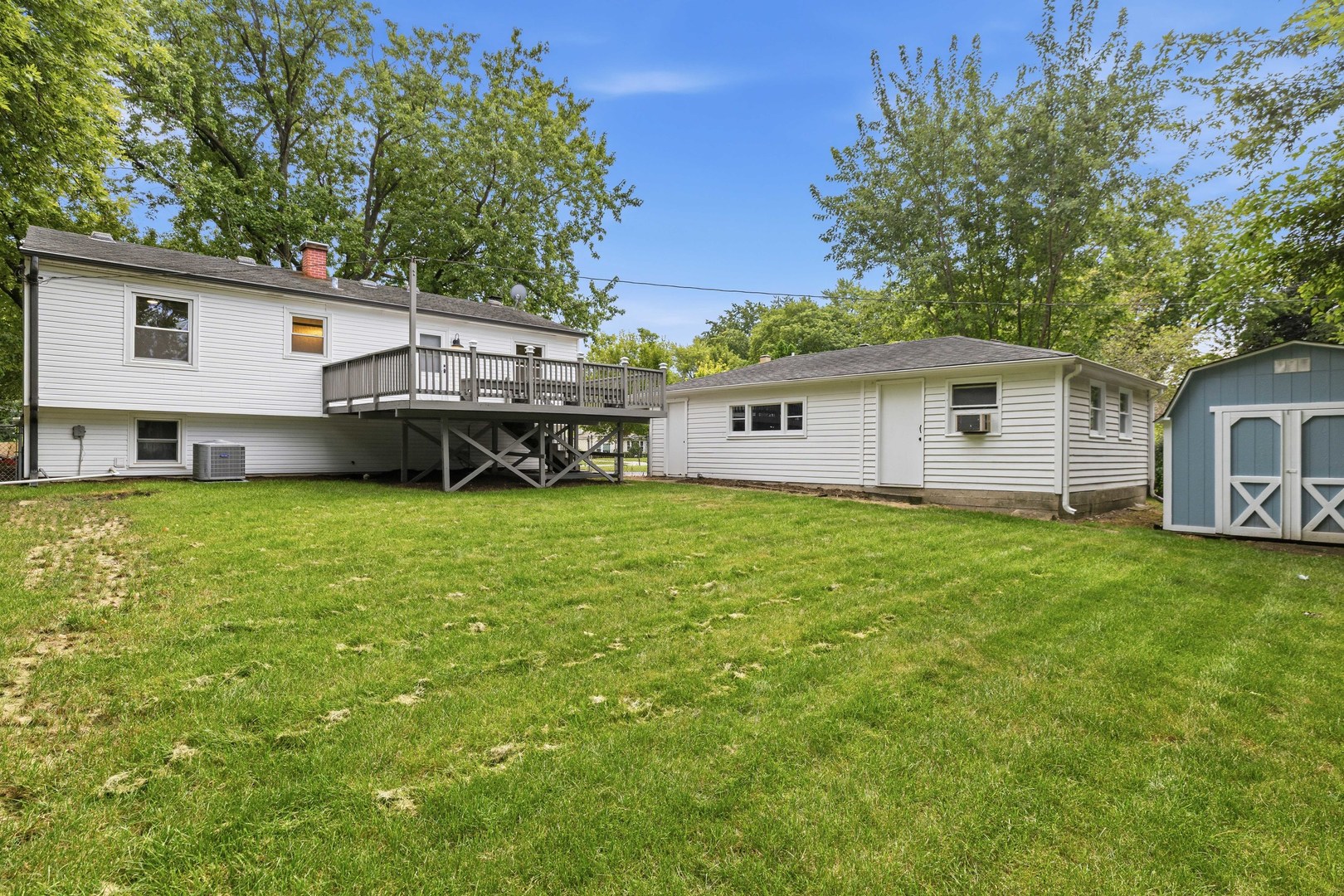 30w234 Claymore Lane Property Photo 5