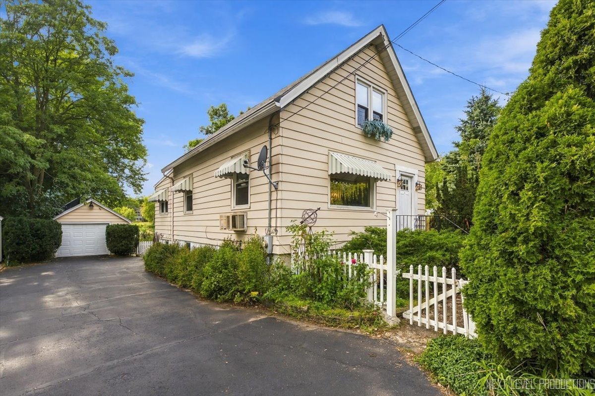 1705 Riverside Avenue Property Photo 1