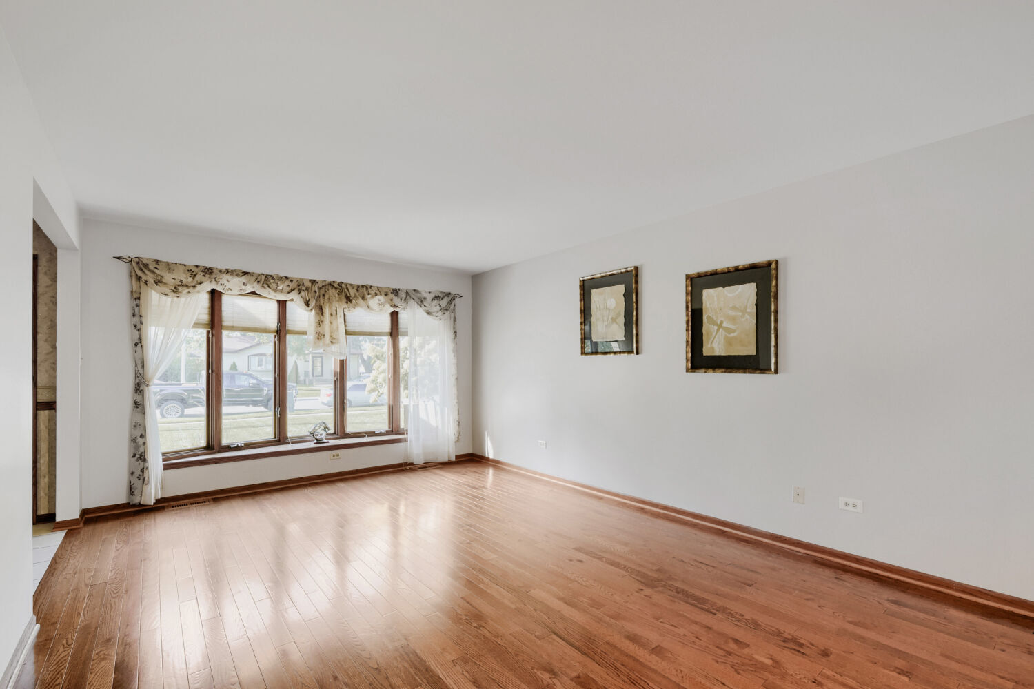 9015 Natoma Avenue Property Photo 4