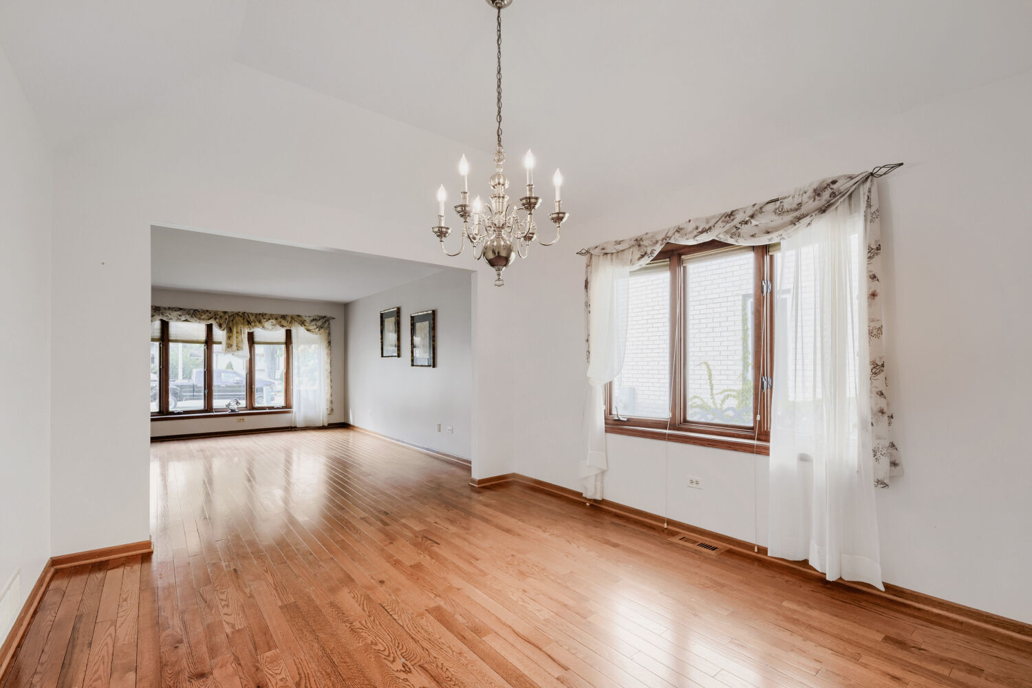 9015 Natoma Avenue Property Photo 7