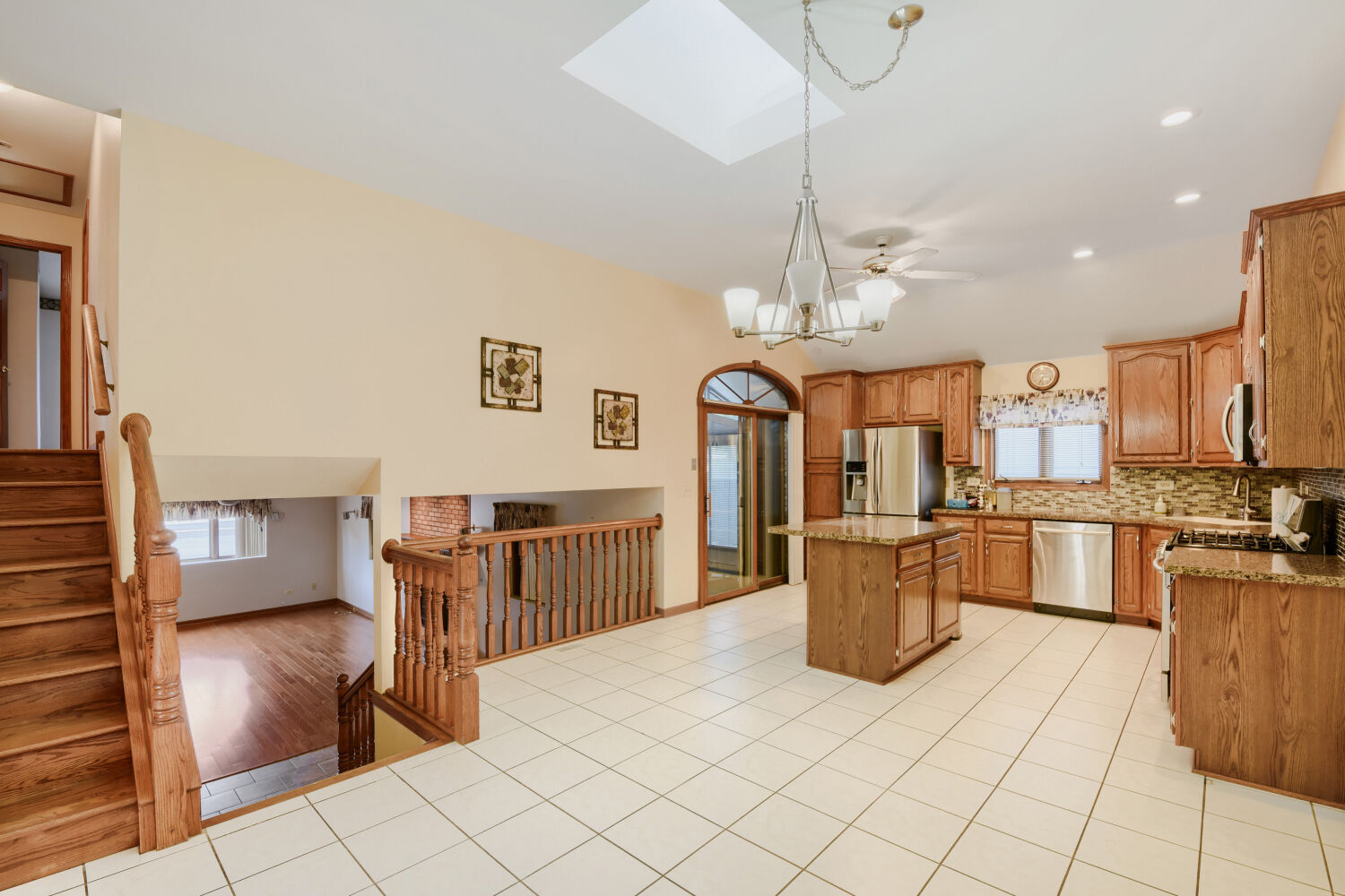 9015 Natoma Avenue Property Photo 8