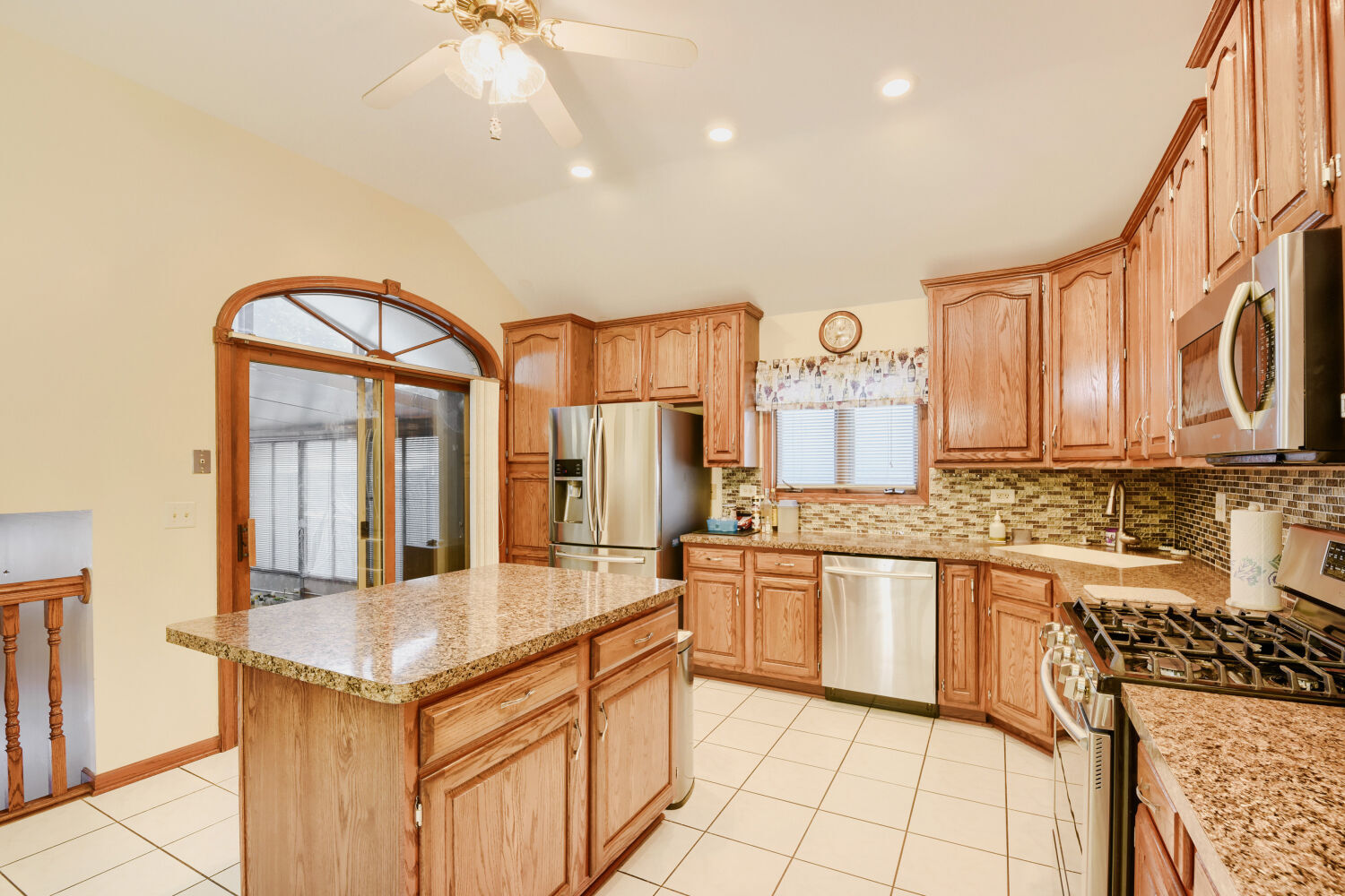 9015 Natoma Avenue Property Photo 10