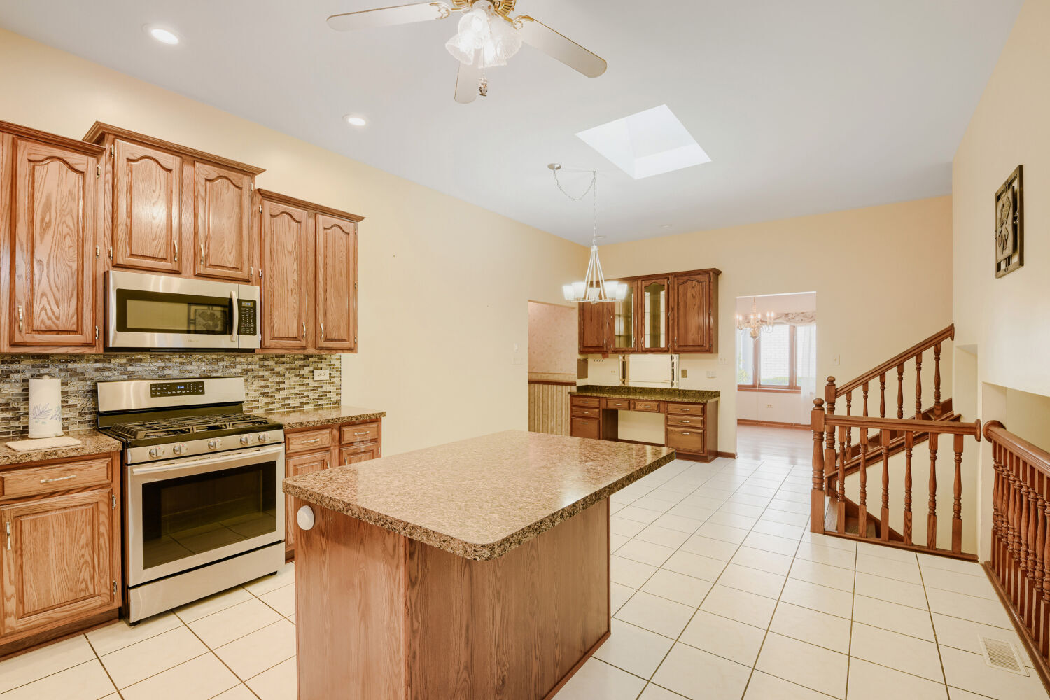 9015 Natoma Avenue Property Photo 11