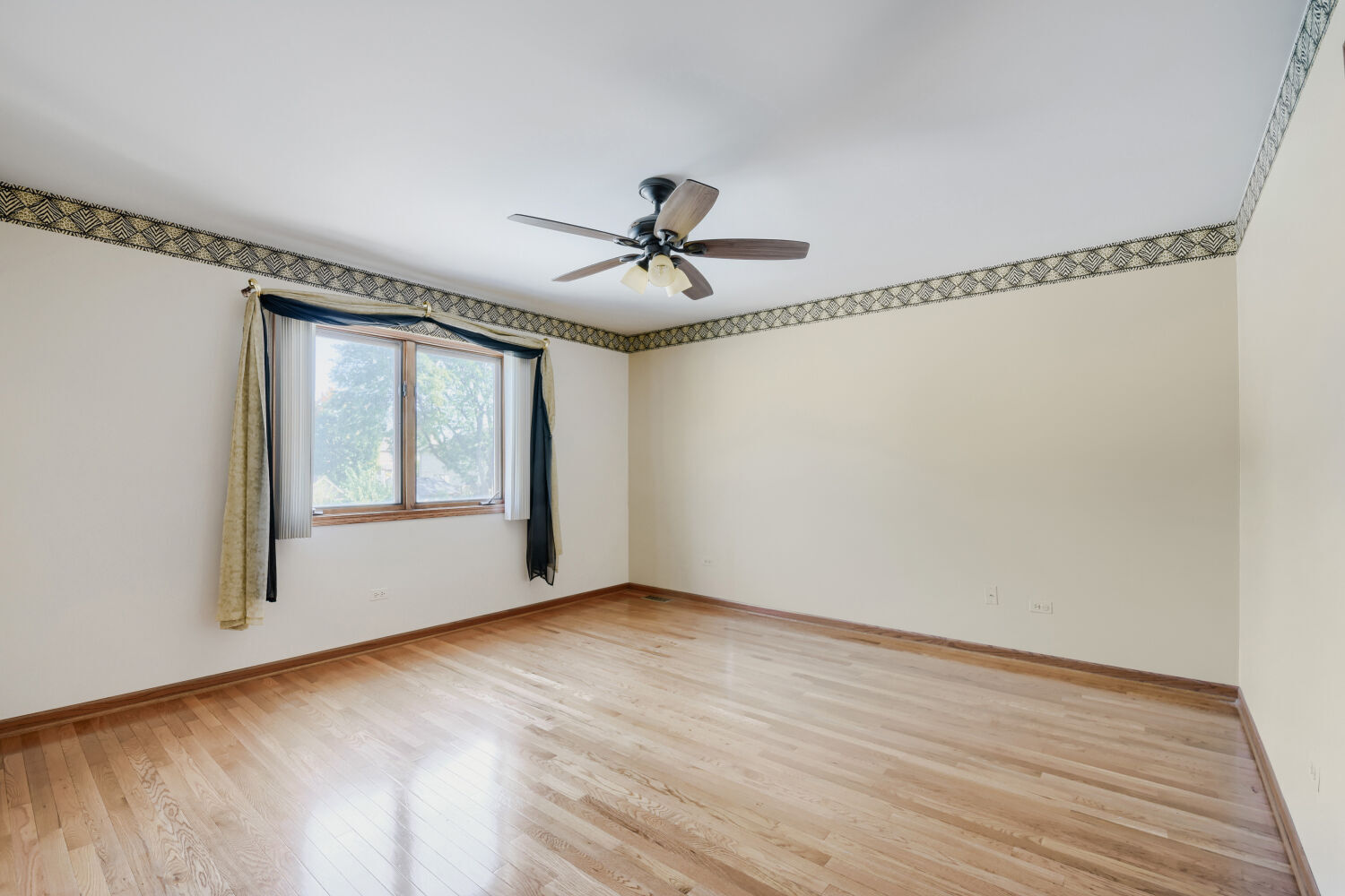 9015 Natoma Avenue Property Photo 13