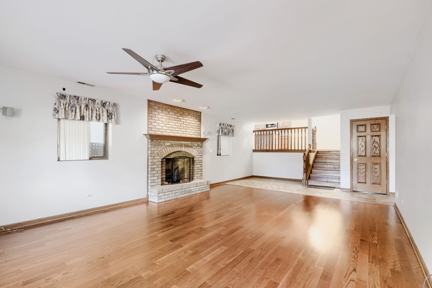 9015 Natoma Avenue Property Photo 15