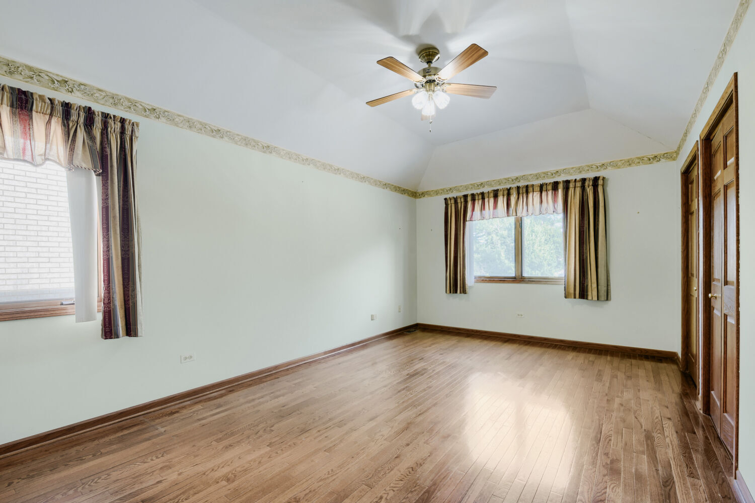9015 Natoma Avenue Property Photo 18