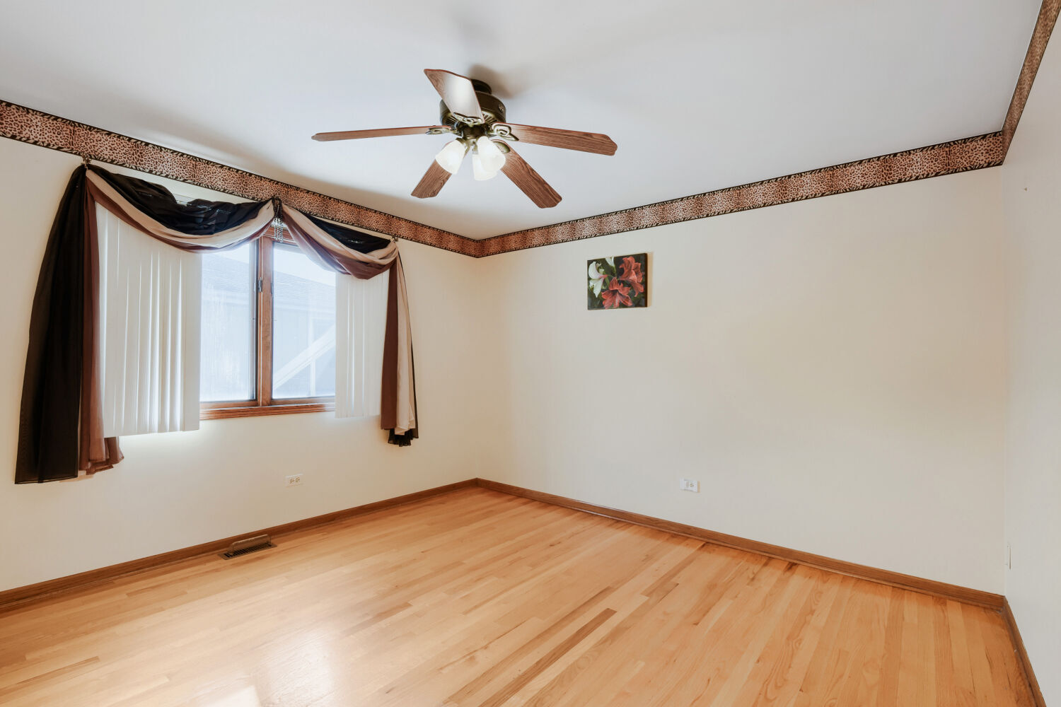 9015 Natoma Avenue Property Photo 20