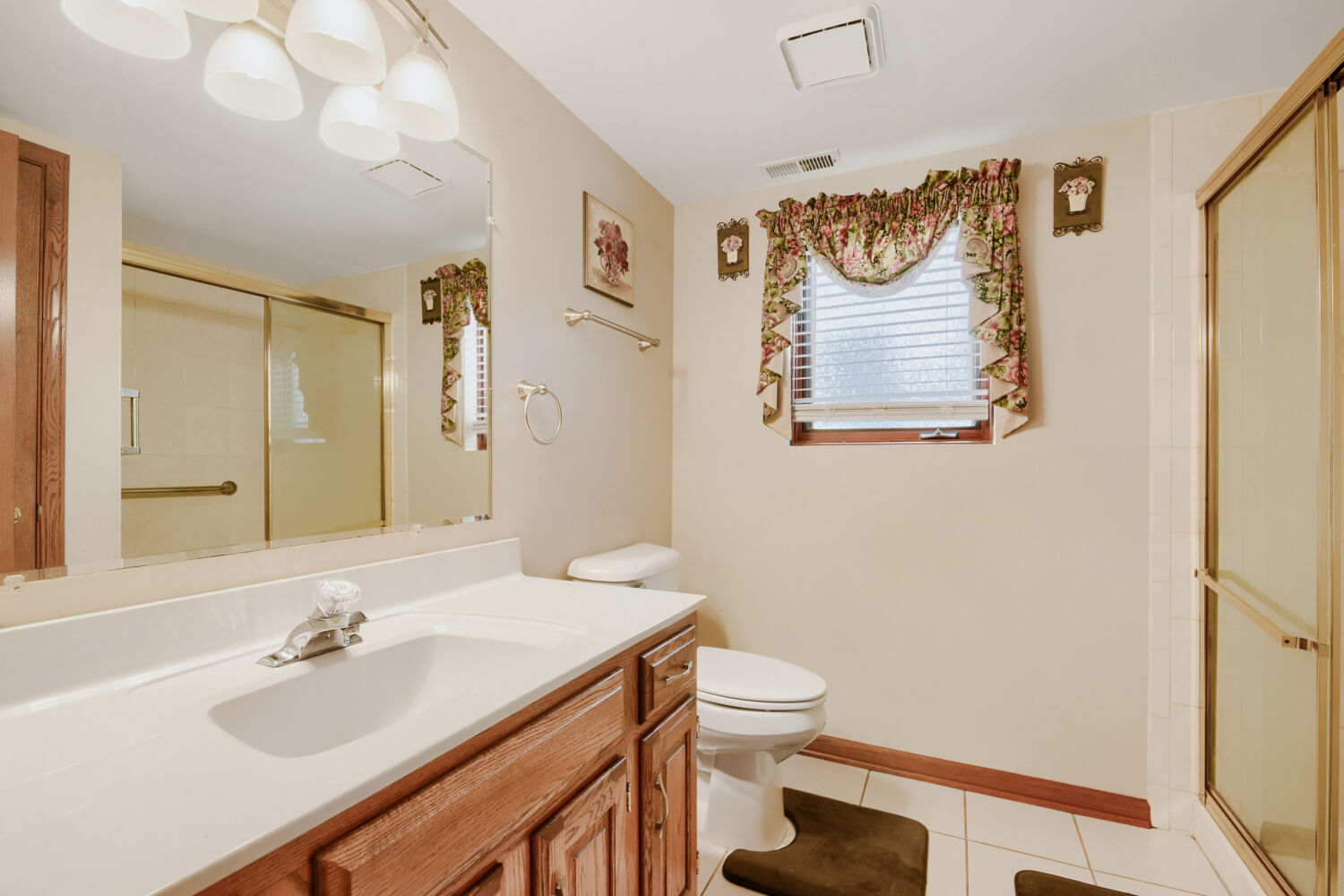 9015 Natoma Avenue Property Photo 21