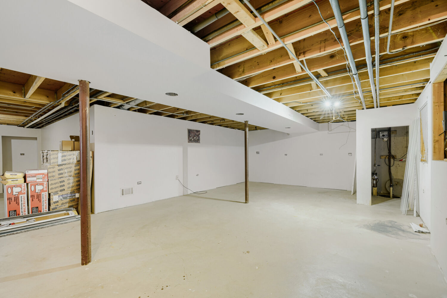 9015 Natoma Avenue Property Photo 25
