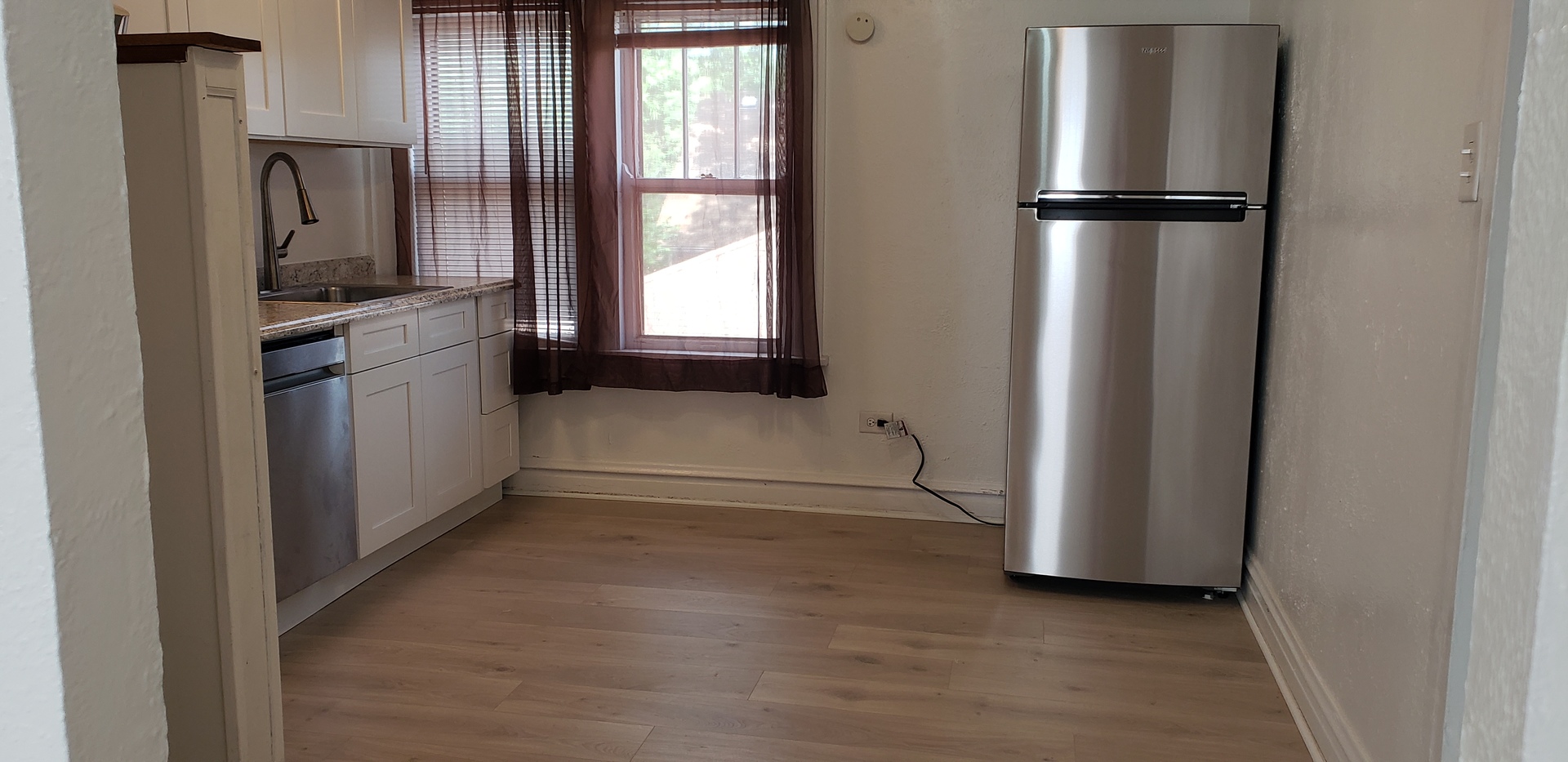 283 W North Avenue 2 Property Photo 3