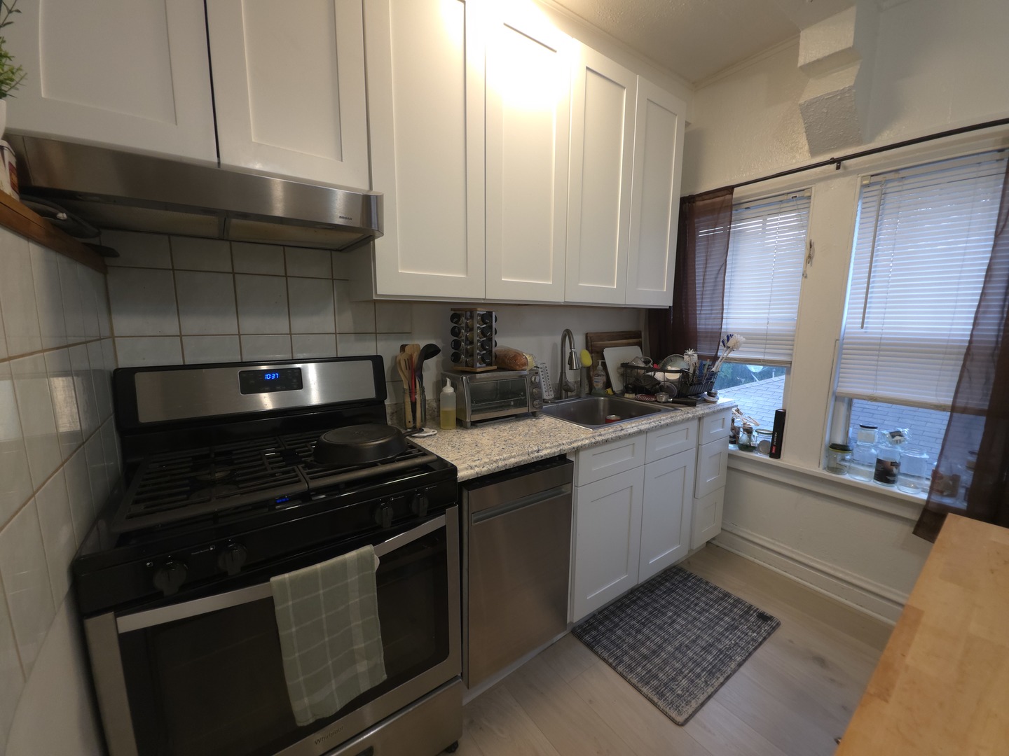 283 W North Avenue 2 Property Photo 4