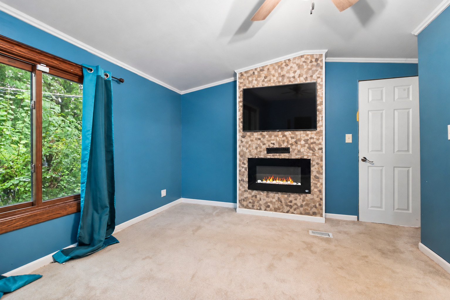 14115 Western Avenue 400b Property Photo 8