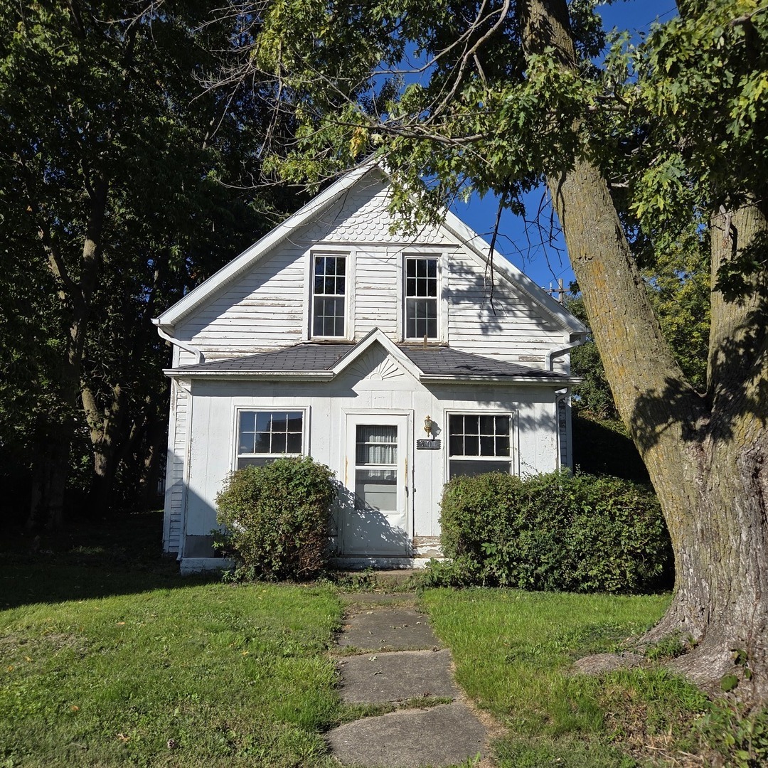 301 3rd Street Property Photo 1