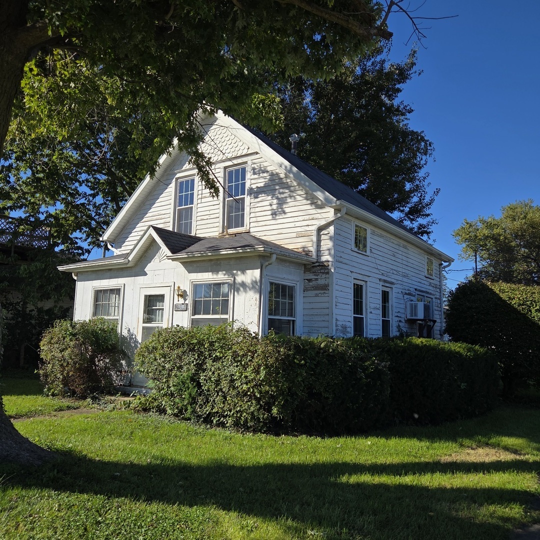 301 3rd Street Property Photo 2
