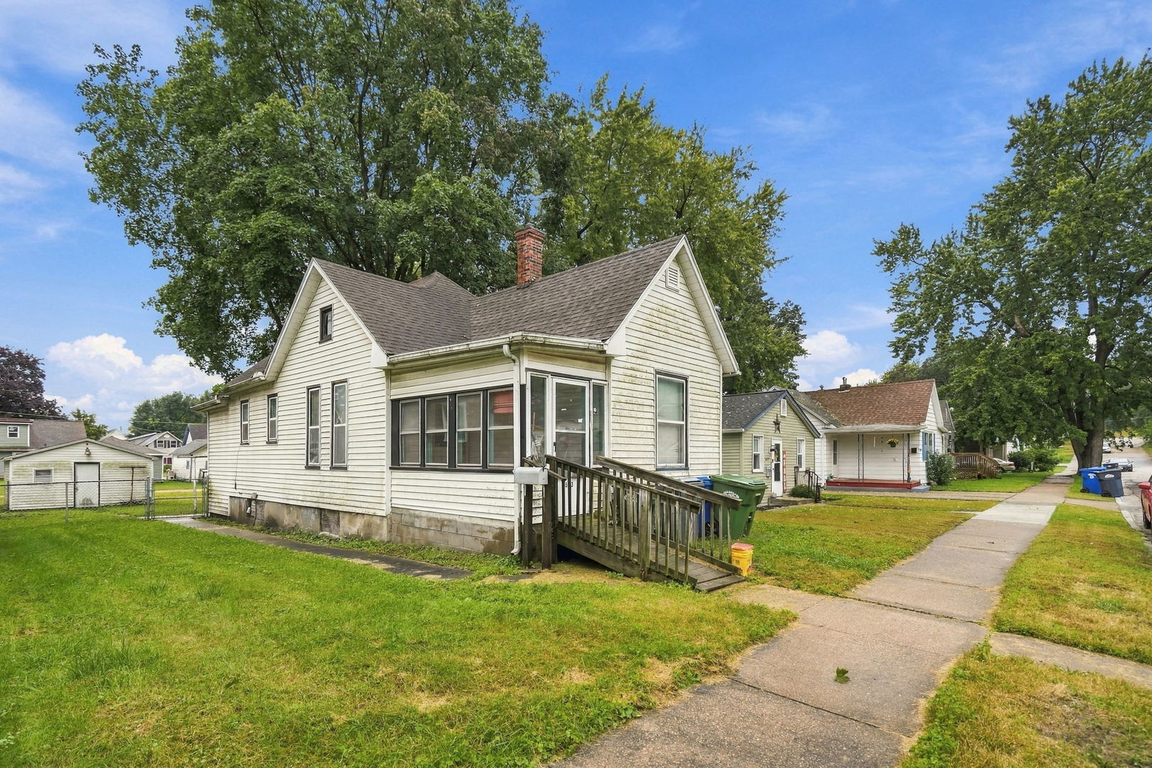 633 Locust Place Property Photo 1