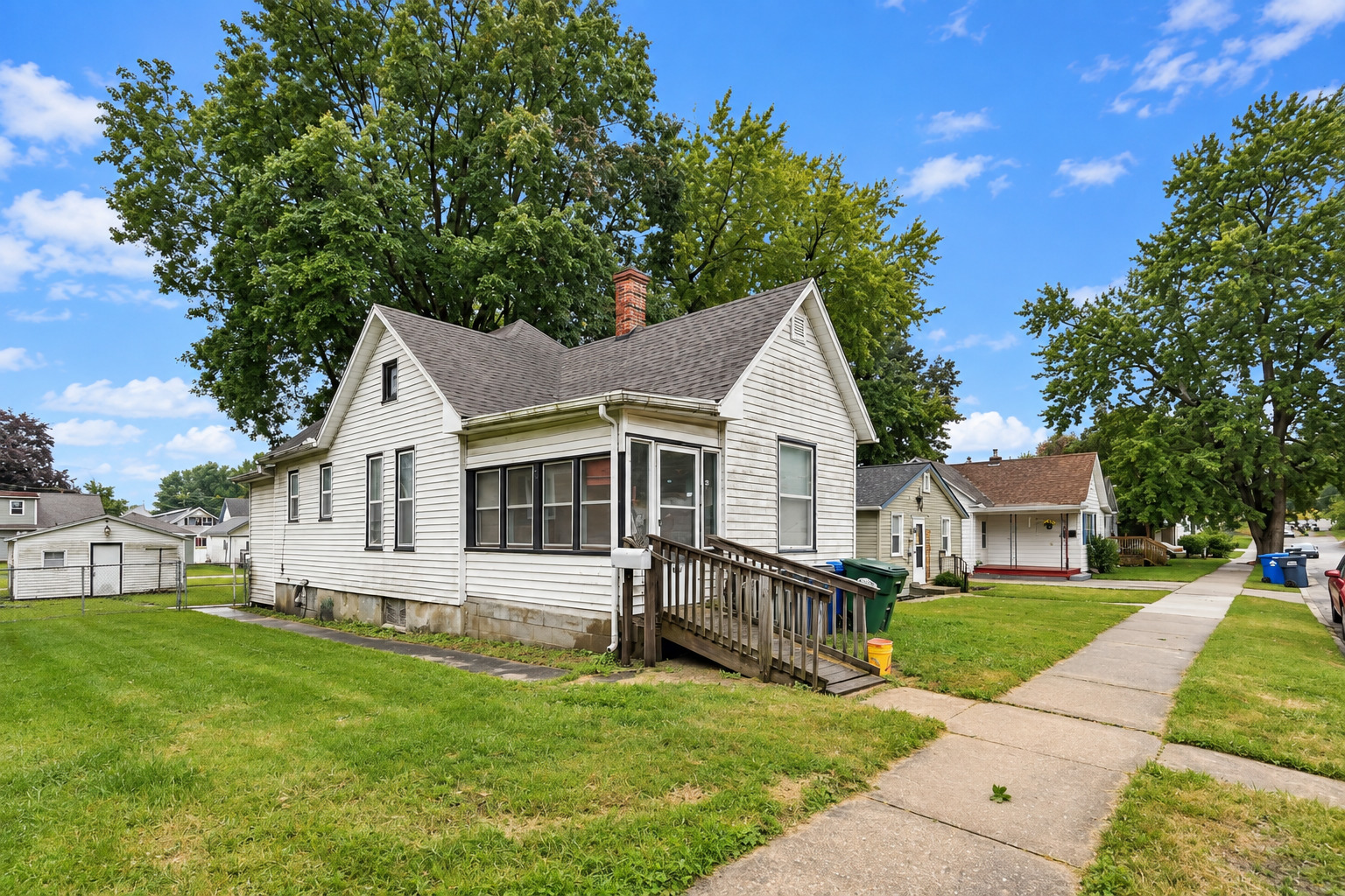 633 Locust Place Property Photo 1