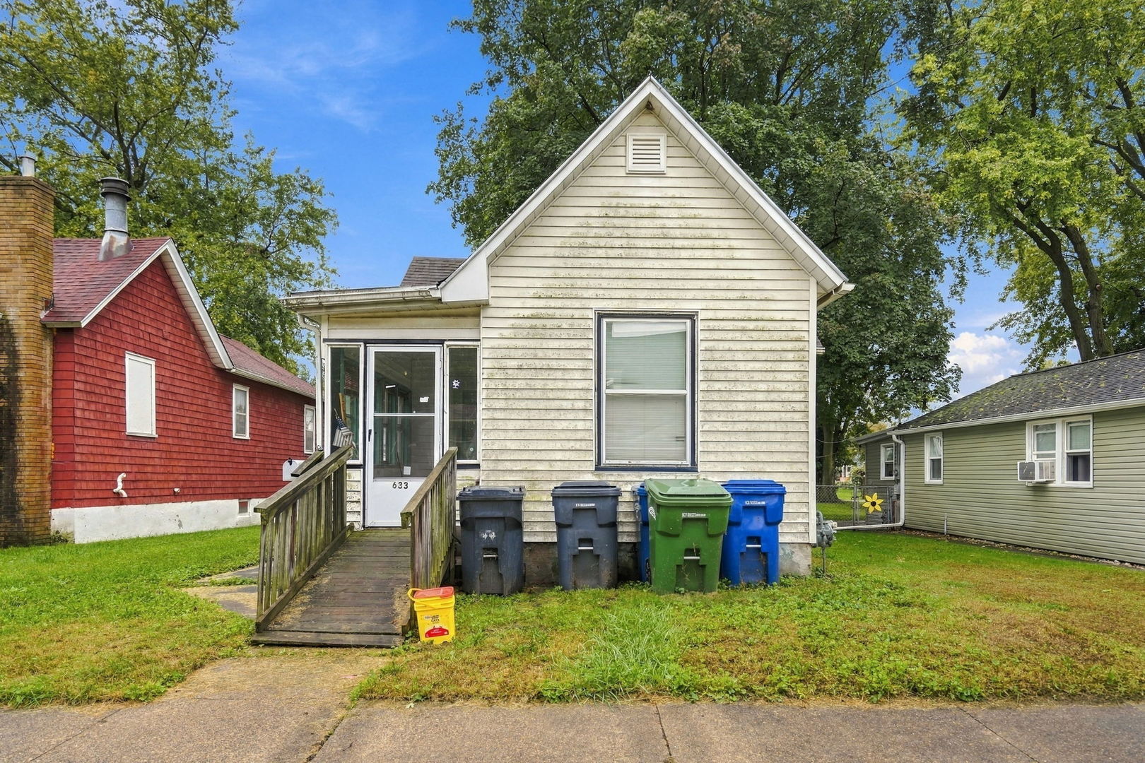 633 Locust Place Property Photo 2