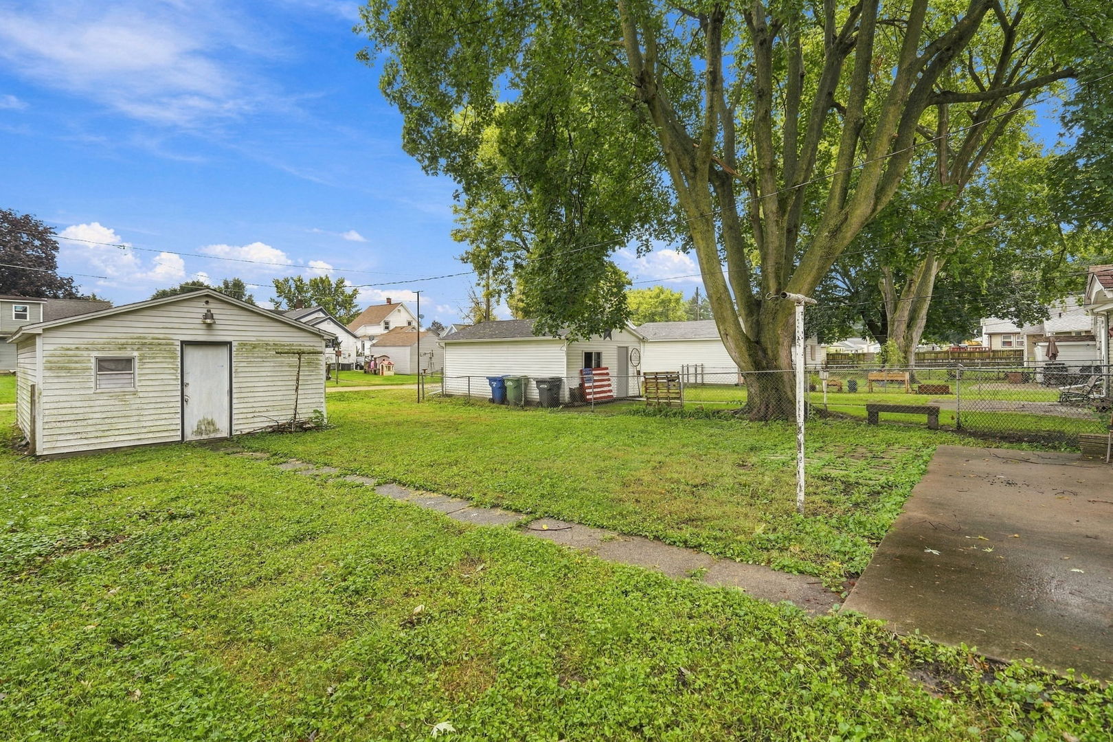 633 Locust Place Property Photo 16