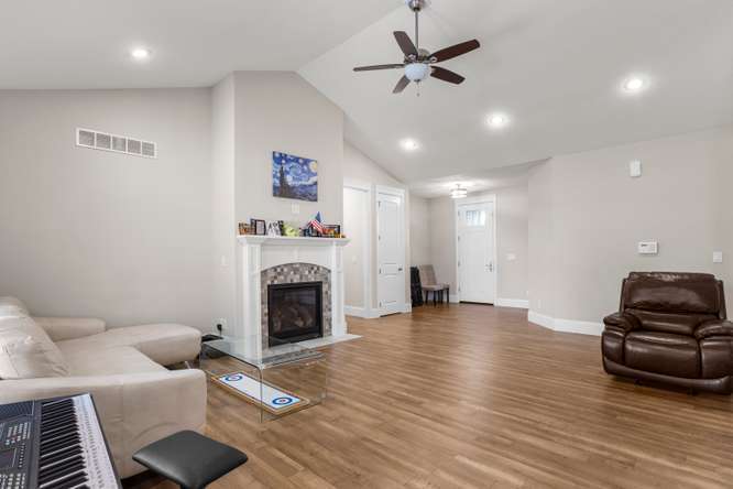 12773107 Property Photo 8