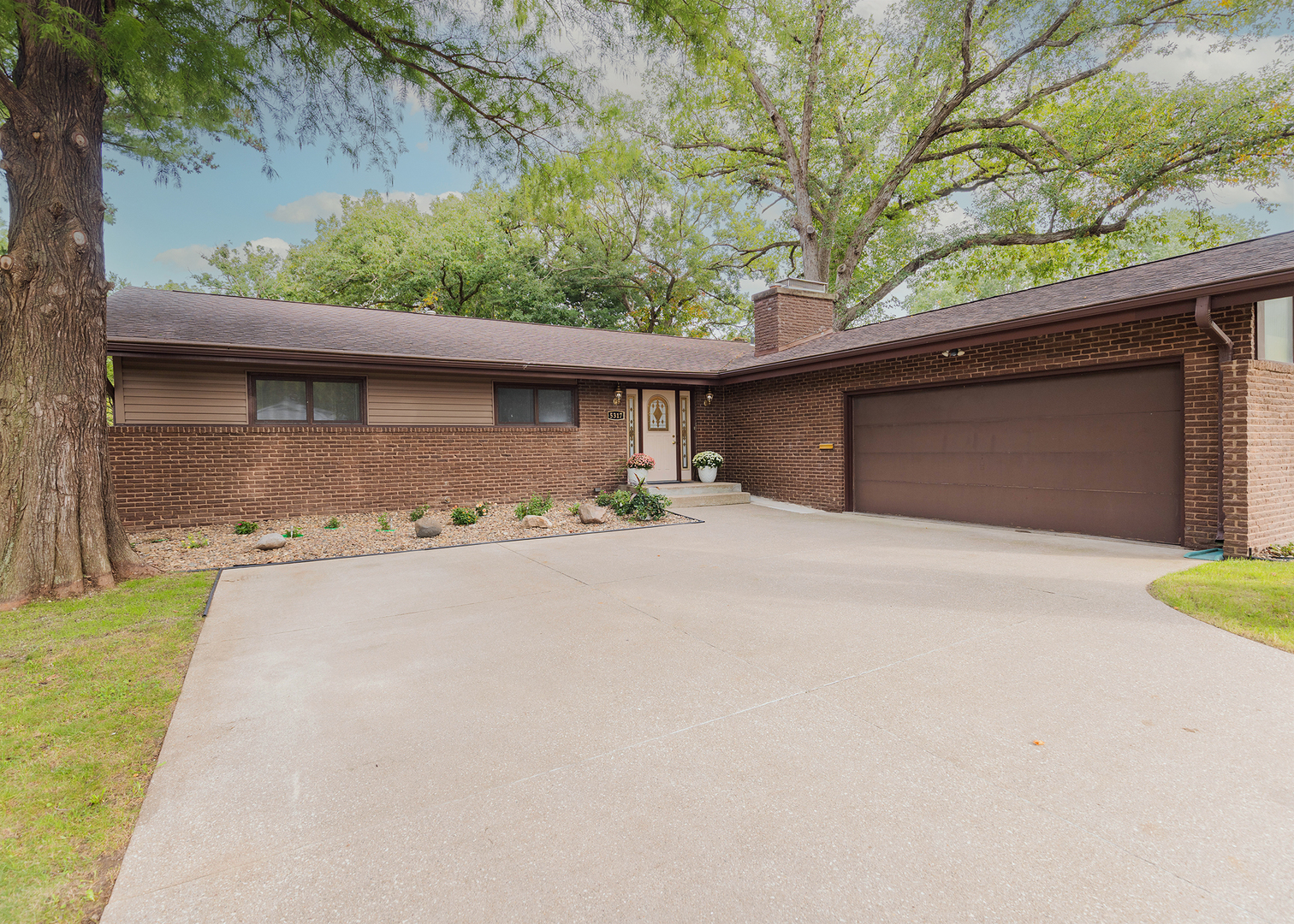 5317 36th Avenue Court Property Photo 2