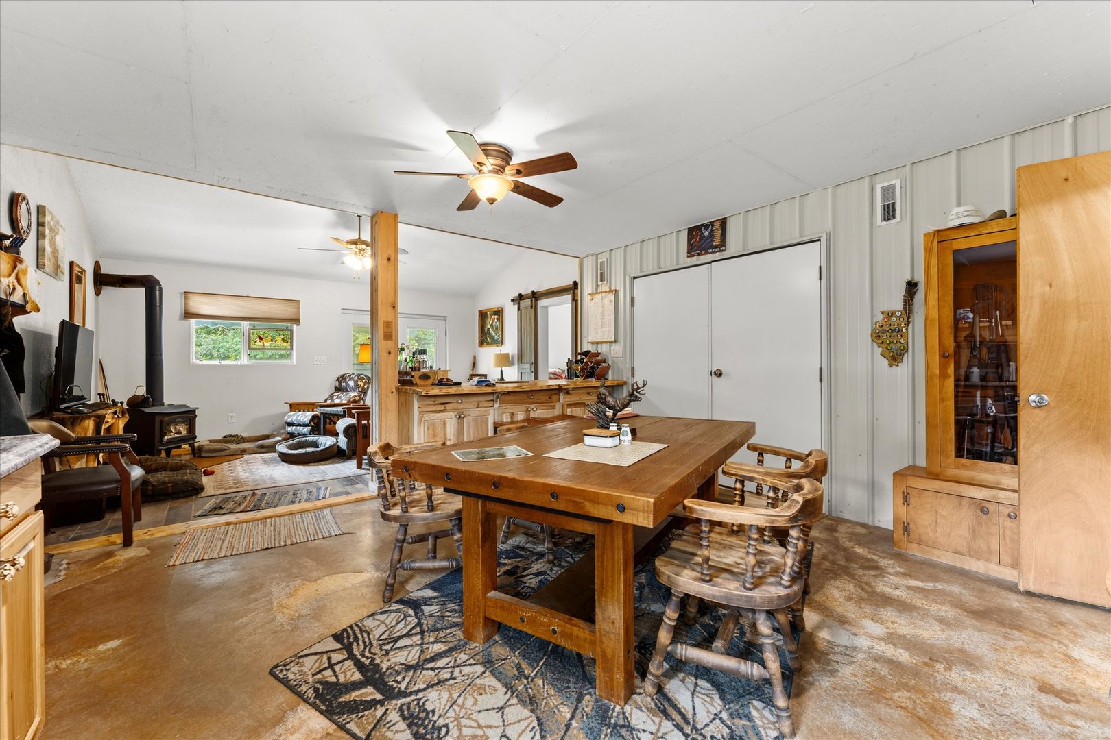 7302 River Road Property Photo 4