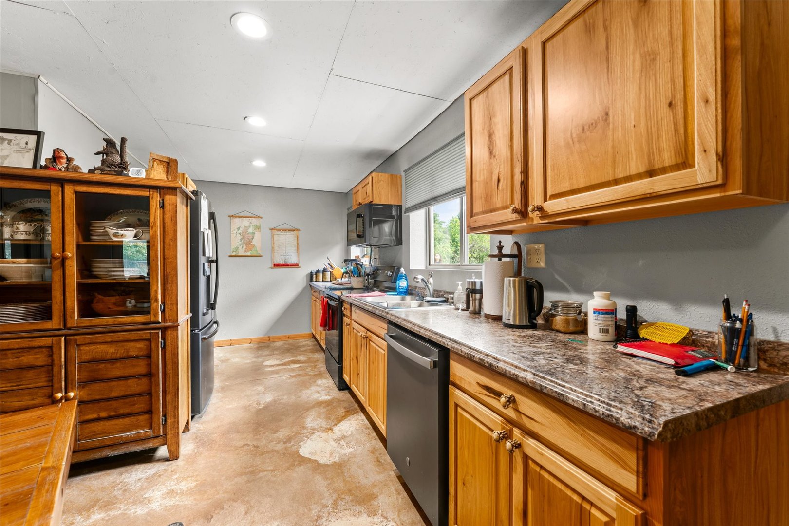 7302 River Road Property Photo 5