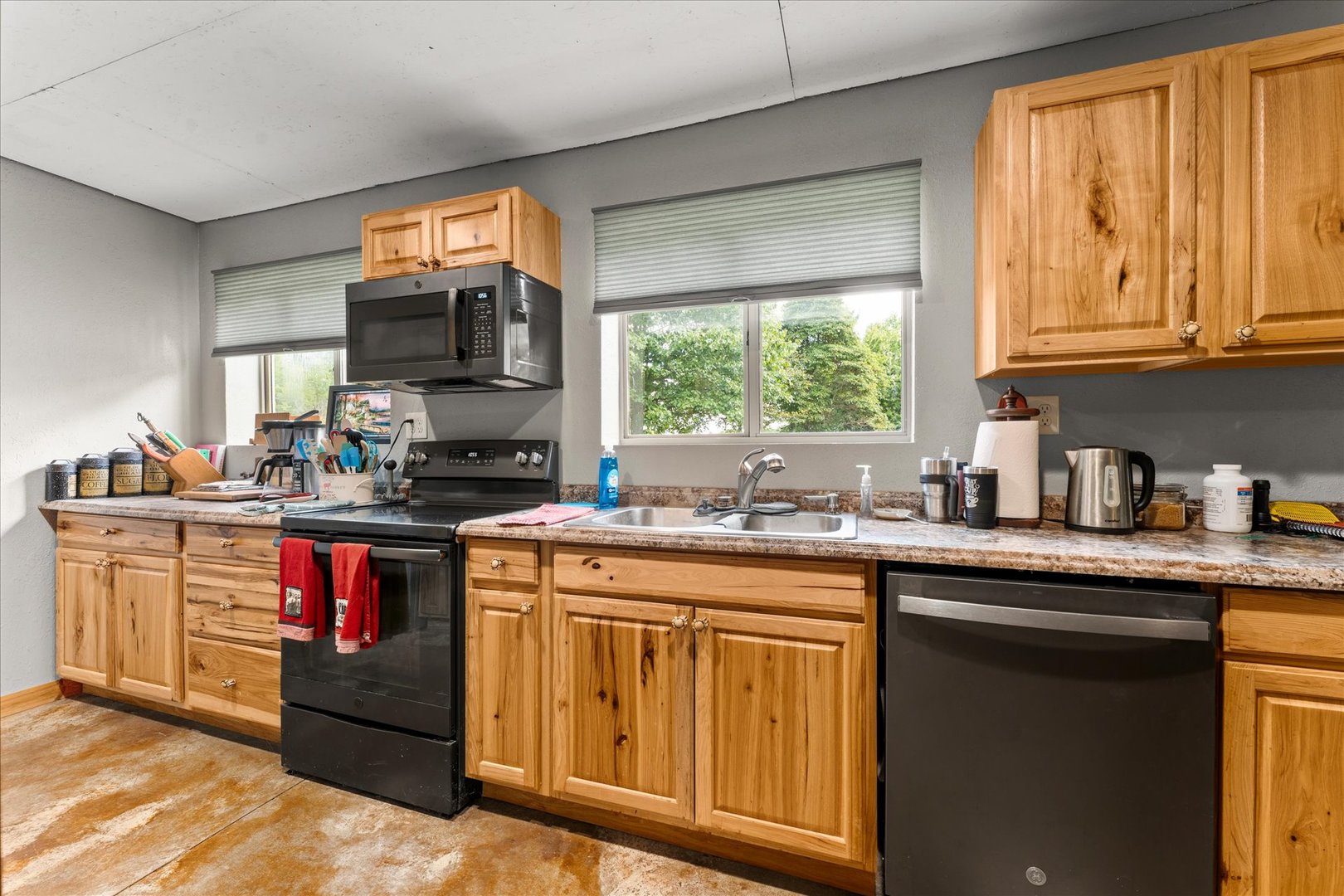 7302 River Road Property Photo 6