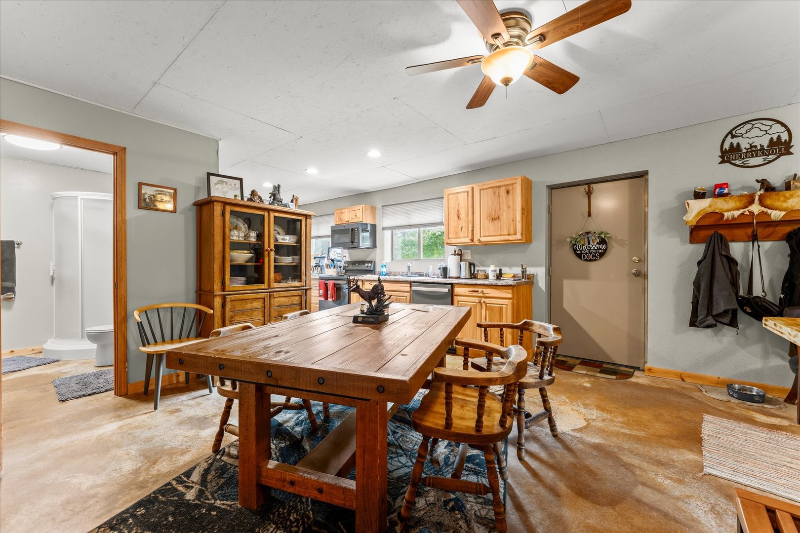 7302 River Road Property Photo 9