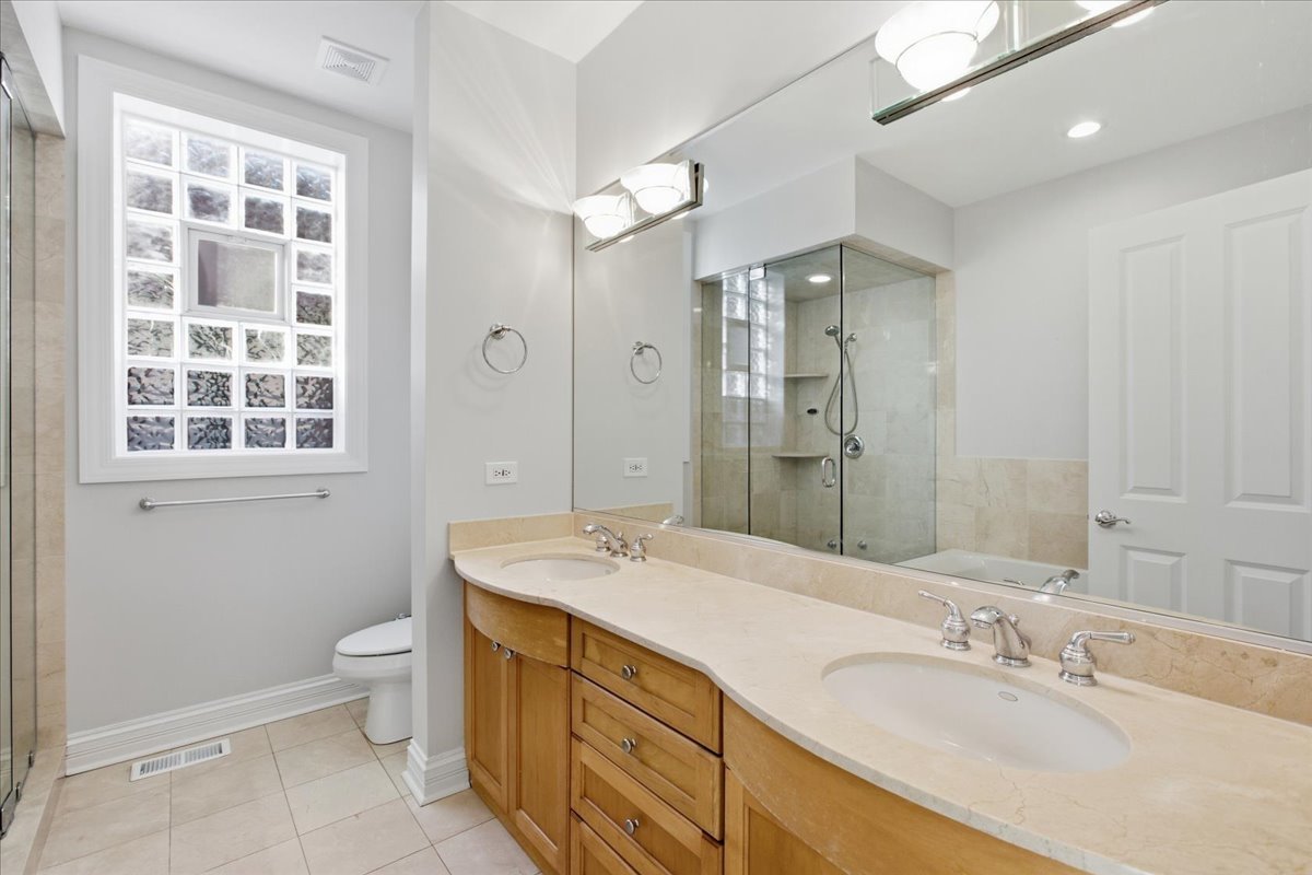 2717 N Wilton Avenue 3s Property Photo 9