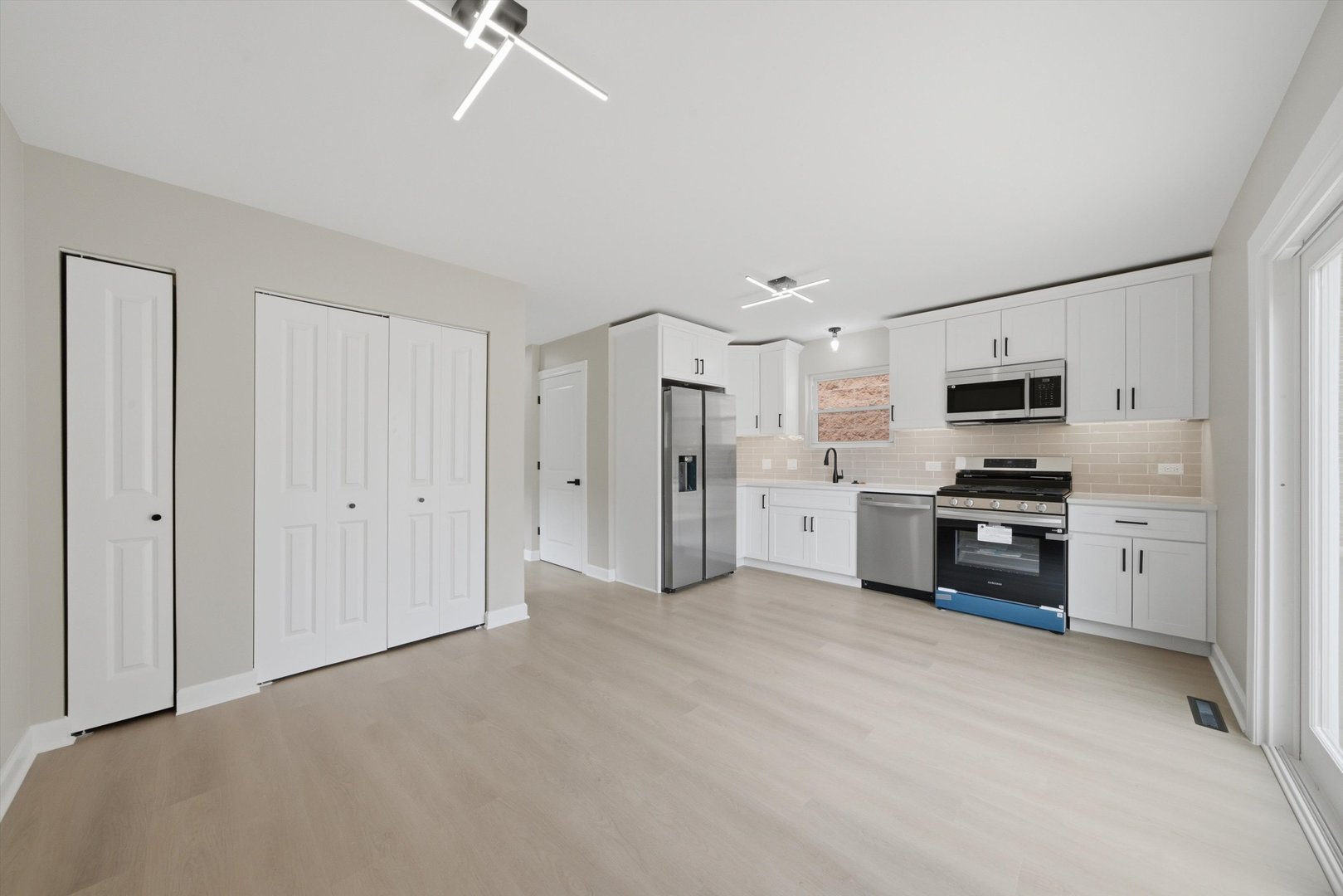 3343 S Michigan Avenue Property Photo 6
