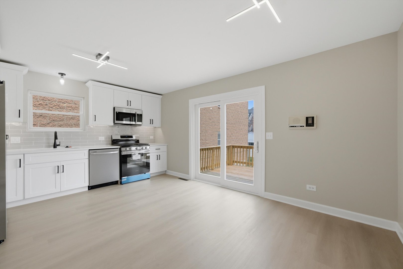3343 S Michigan Avenue Property Photo 7