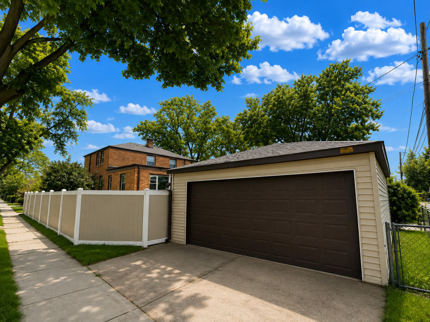 1693 Linden Street Property Photo 23