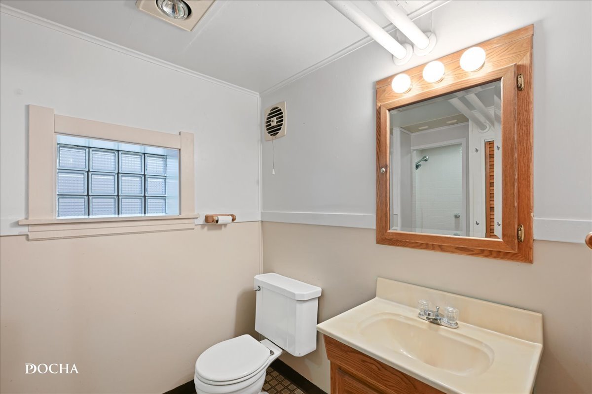 2928 N 76th Court Property Photo 18
