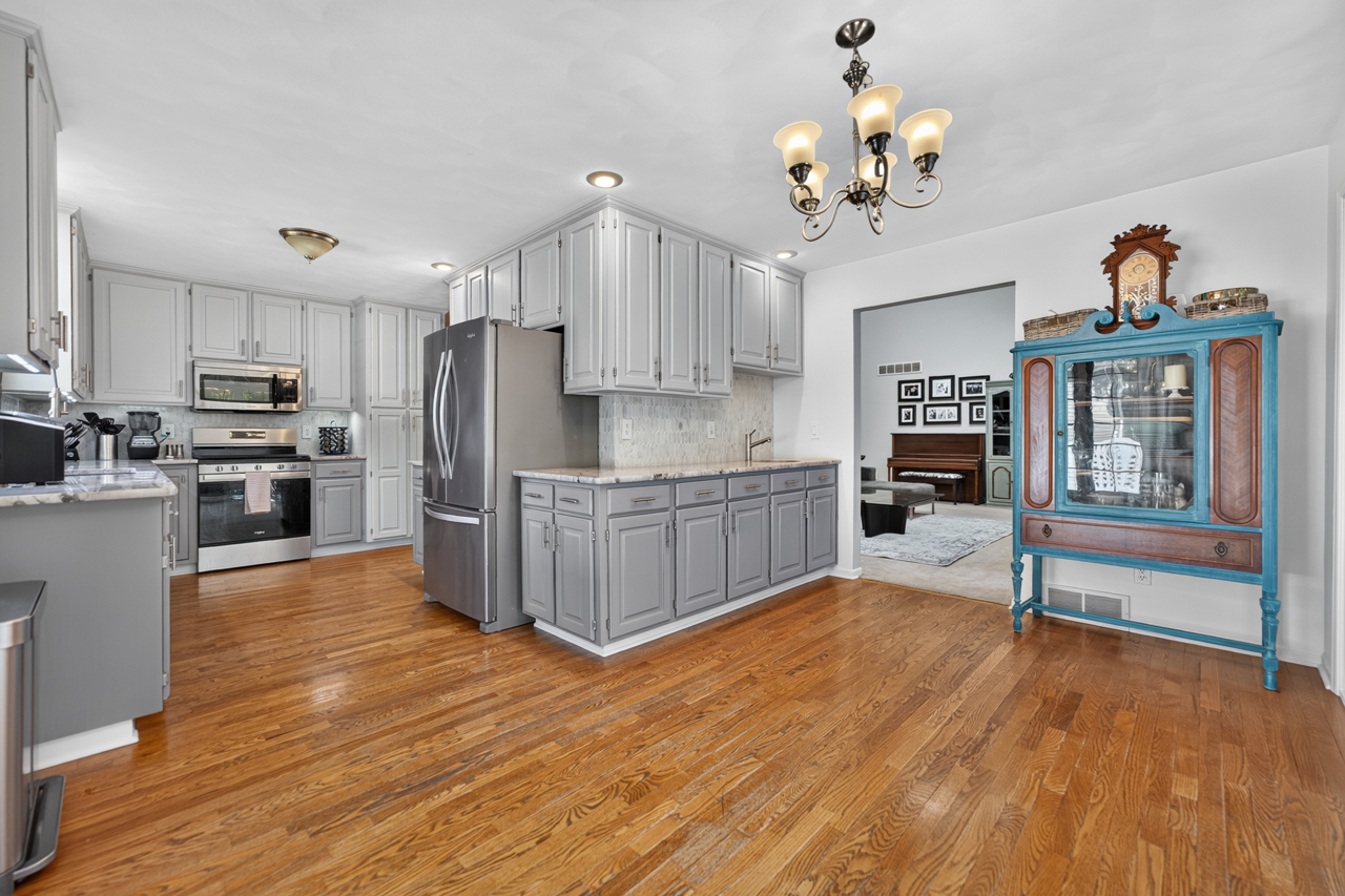 9176 Forest Ridge Drive Property Photo 16