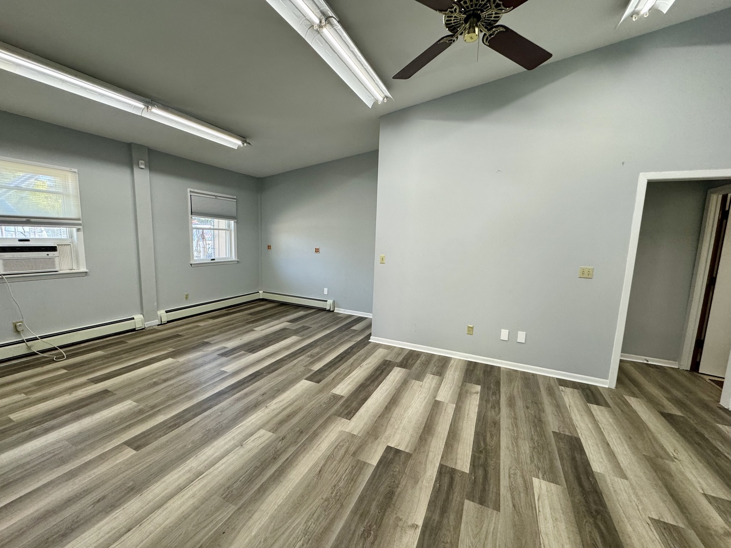 320 E Washington Street Property Photo 2