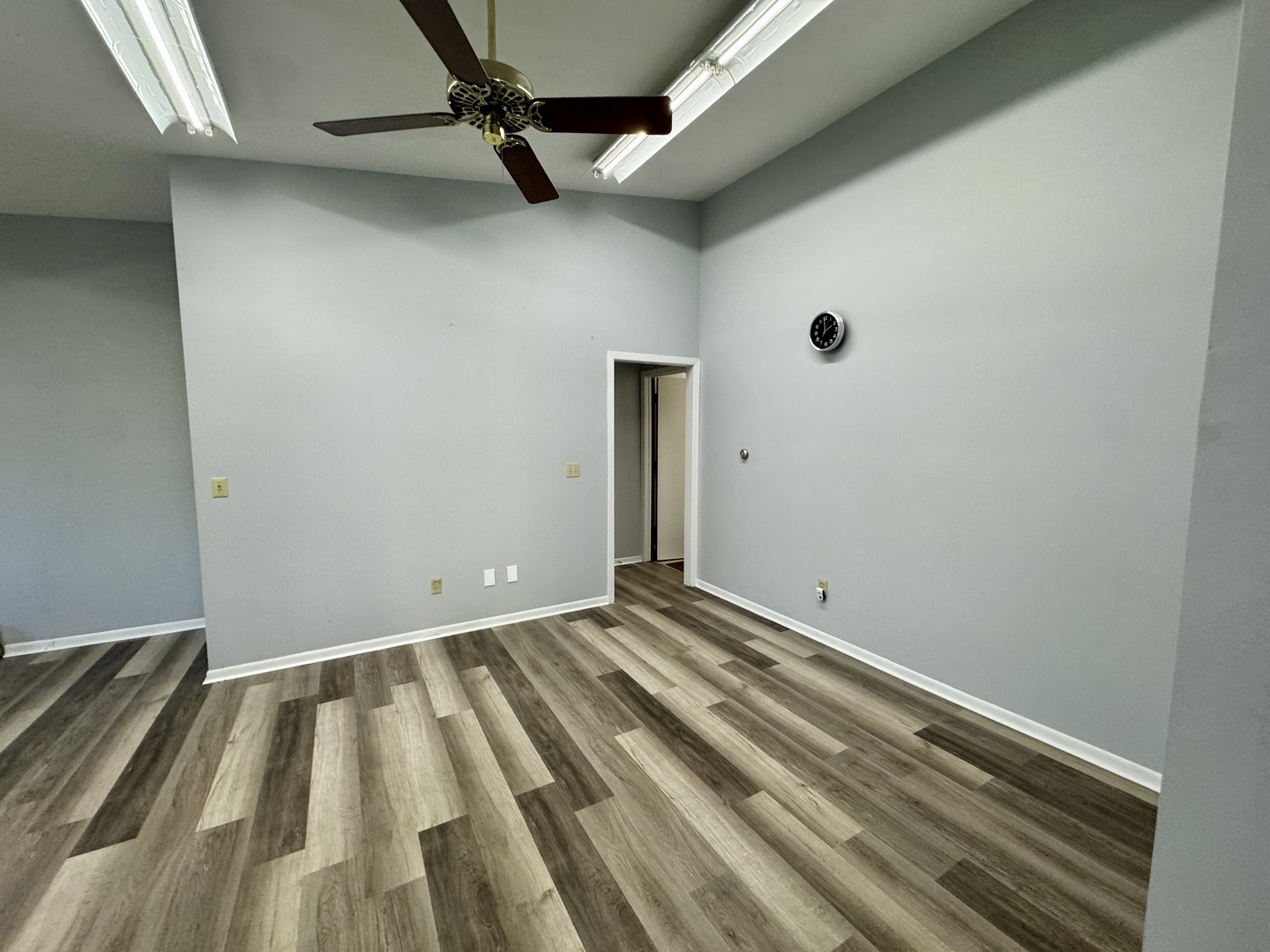 320 E Washington Street Property Photo 3