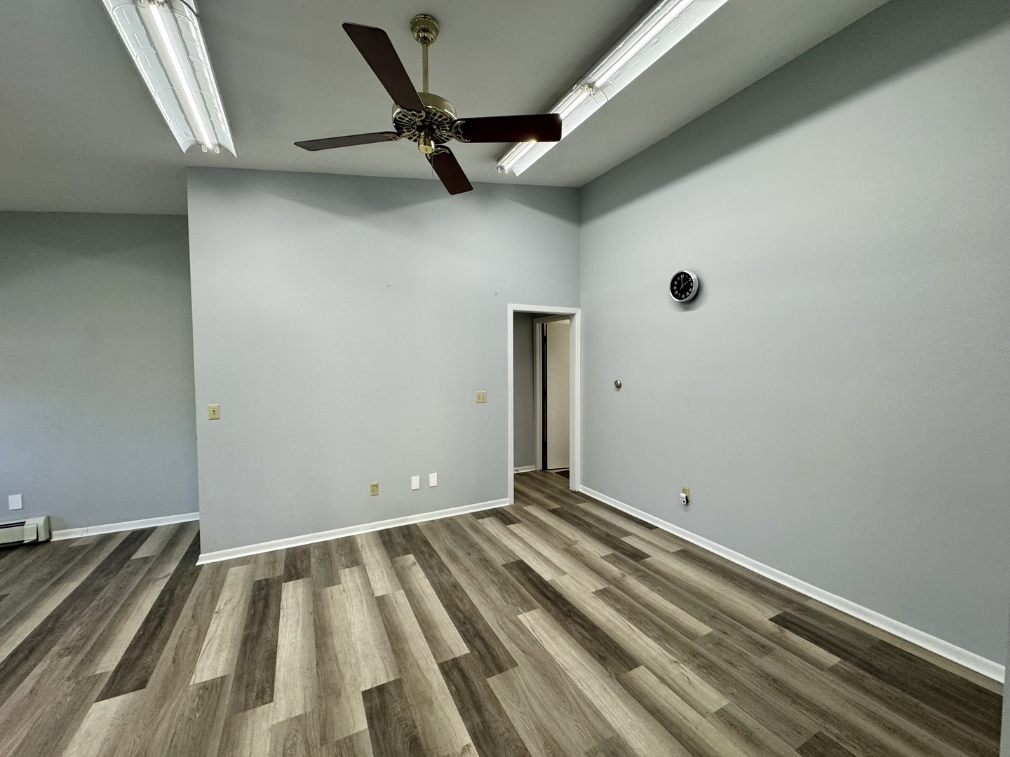 320 E Washington Street Property Photo 4