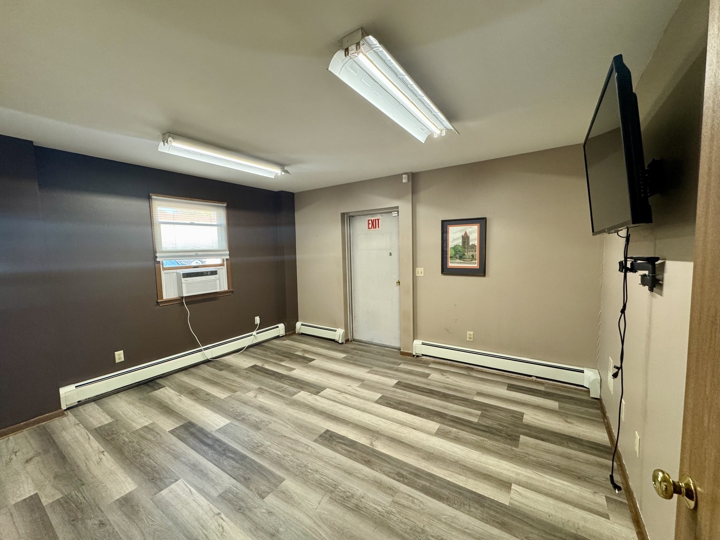 320 E Washington Street Property Photo 5