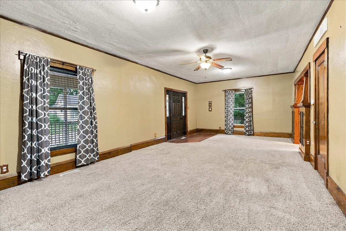 311 E Jefferson Street Property Photo 4