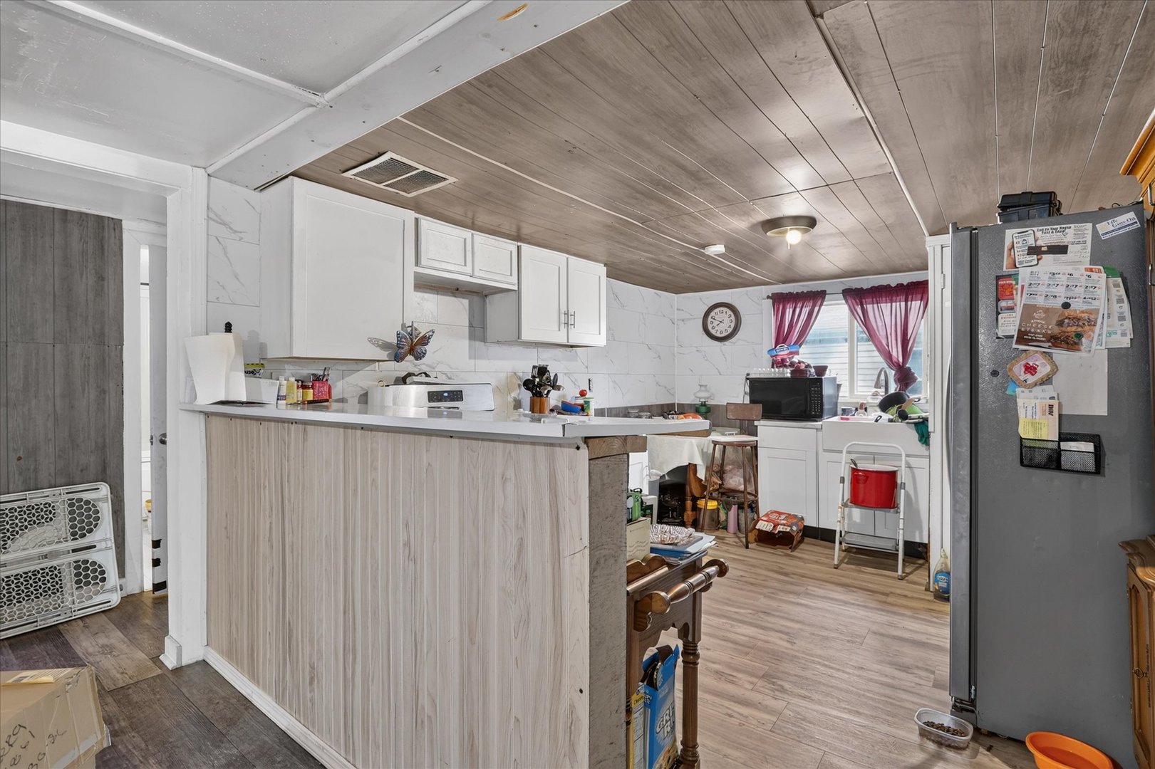 2831 Collins Street Property Photo 4